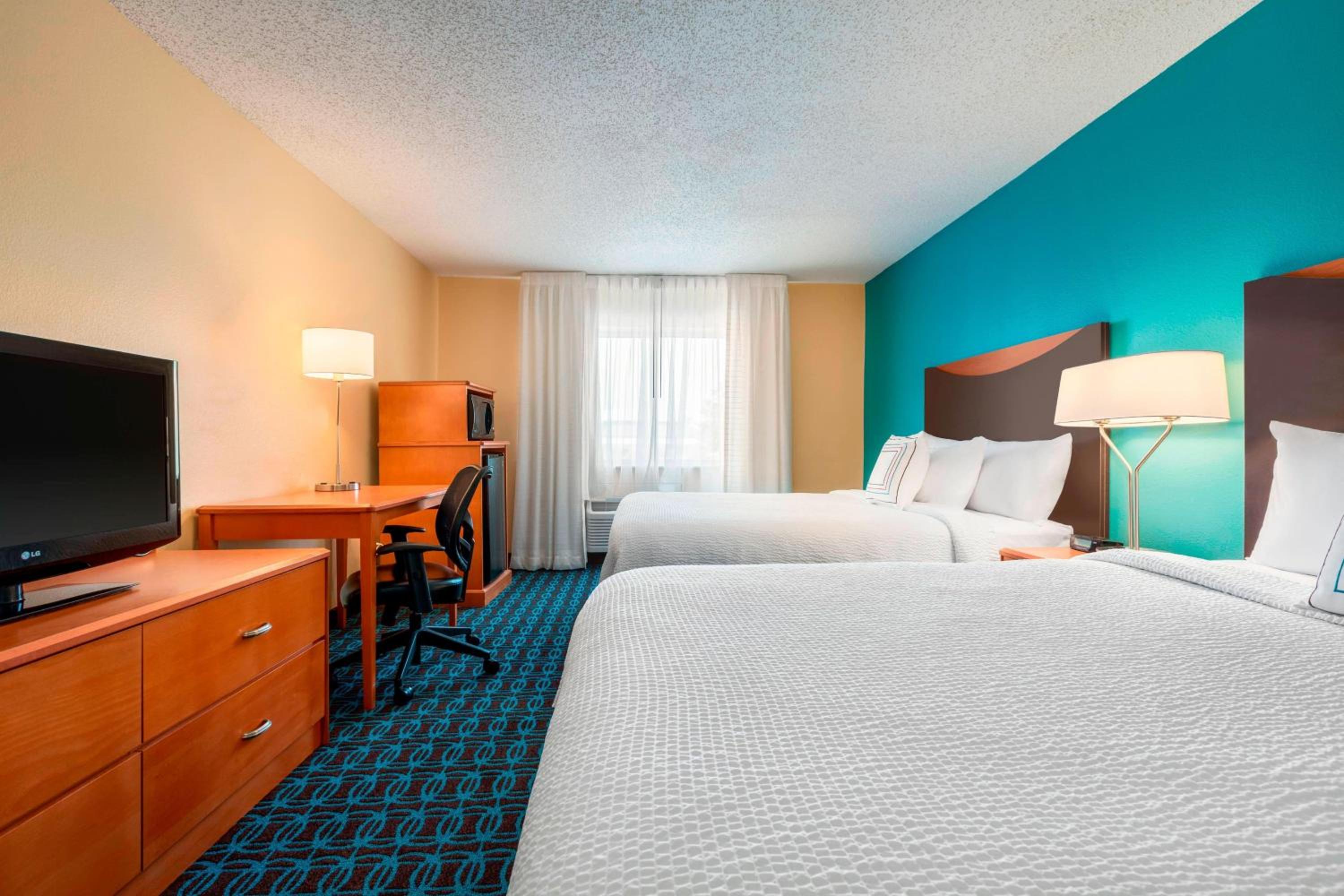 Queen Room with Two Queen Beds - Photo 1