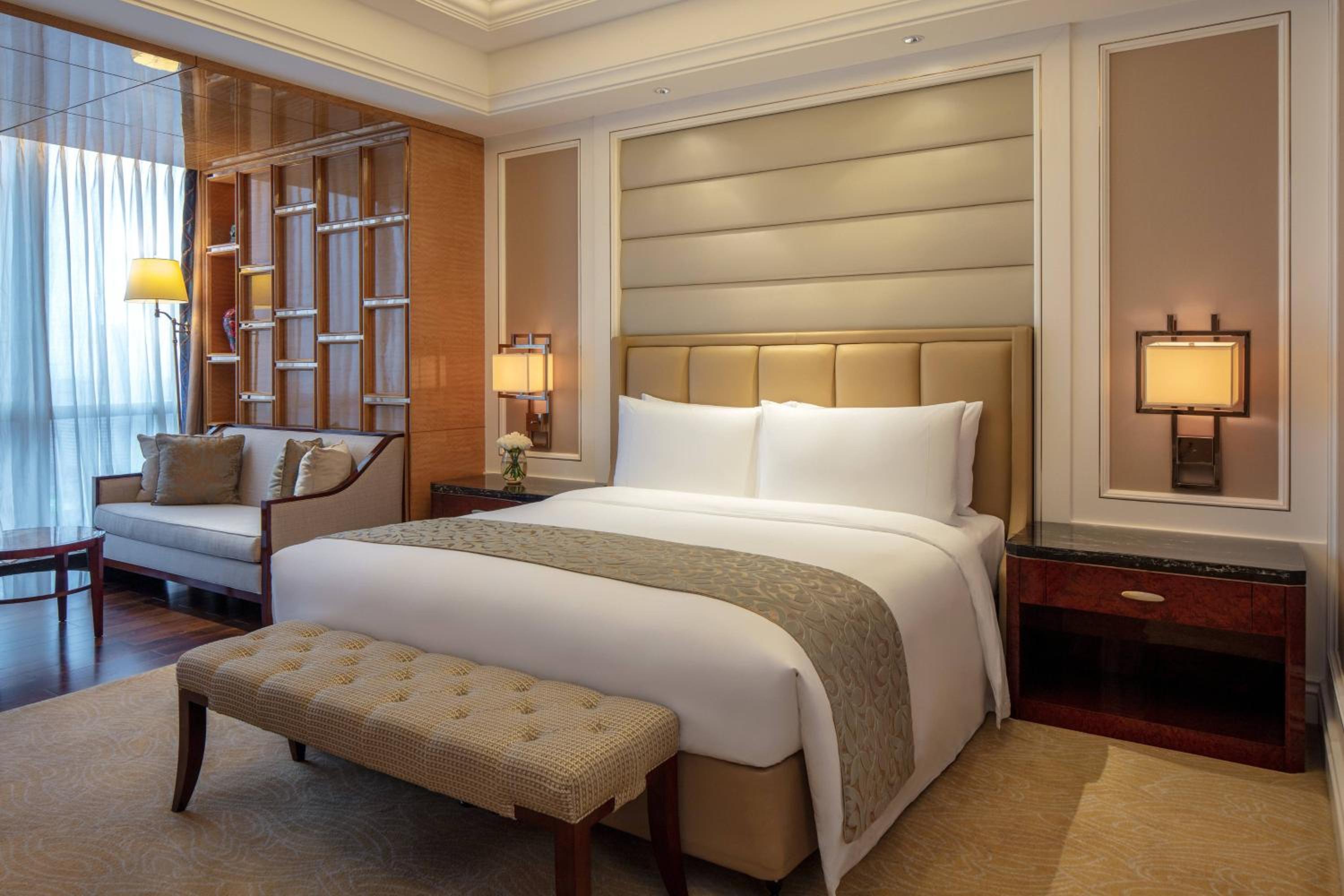 Club King Room