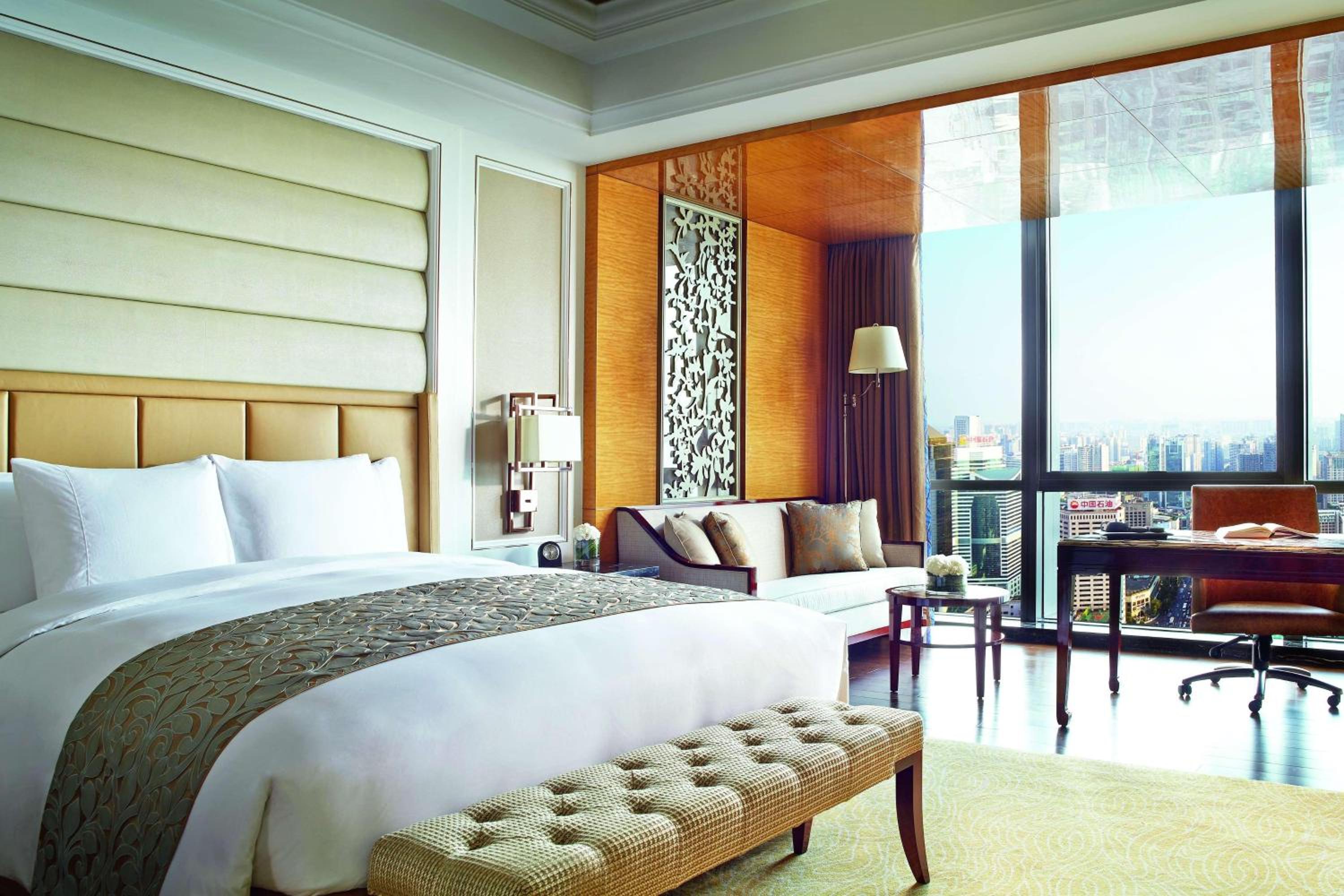 1 King Bed, Square View, Guest Room thumbnail 5