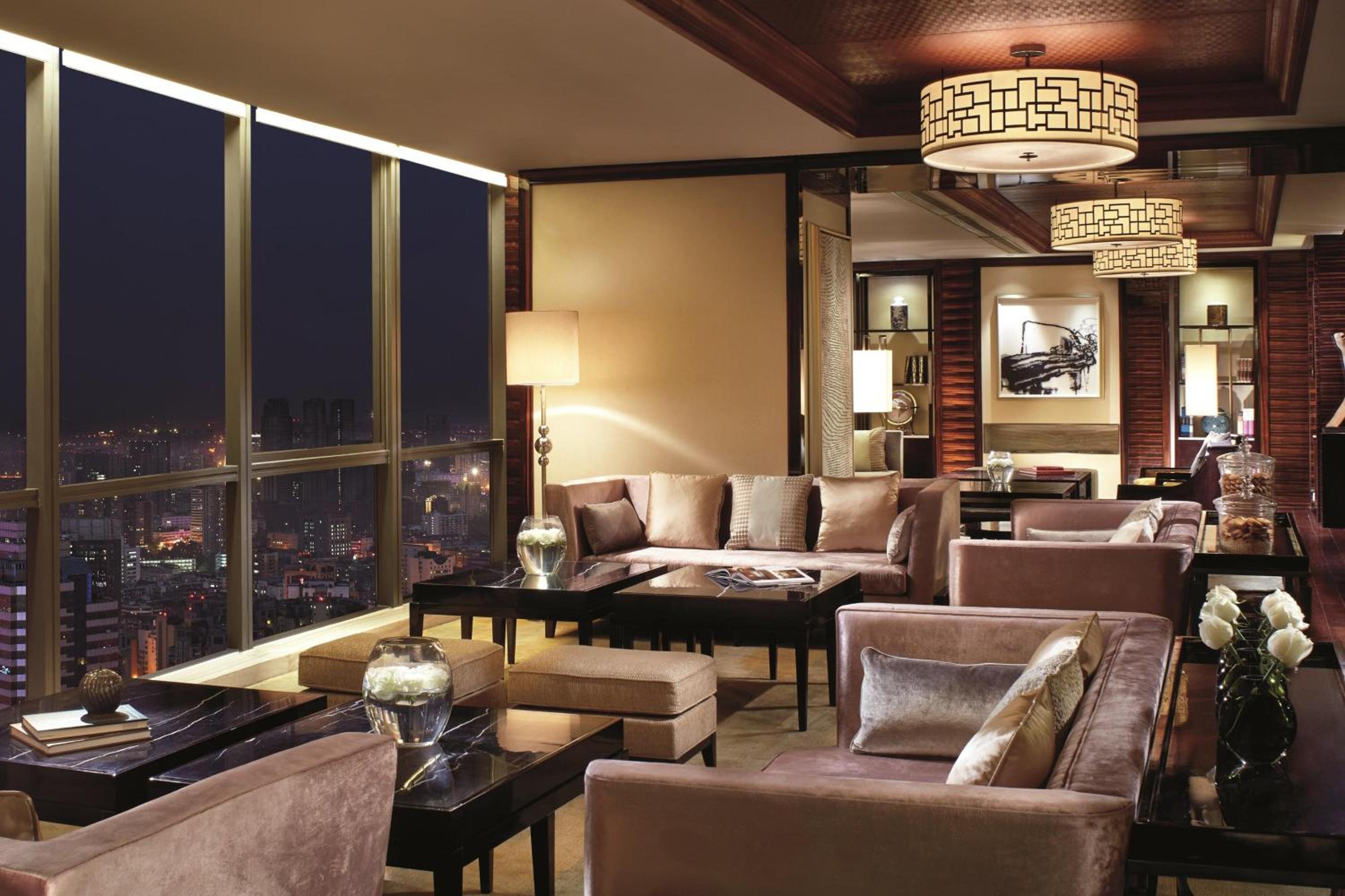 Club King Room