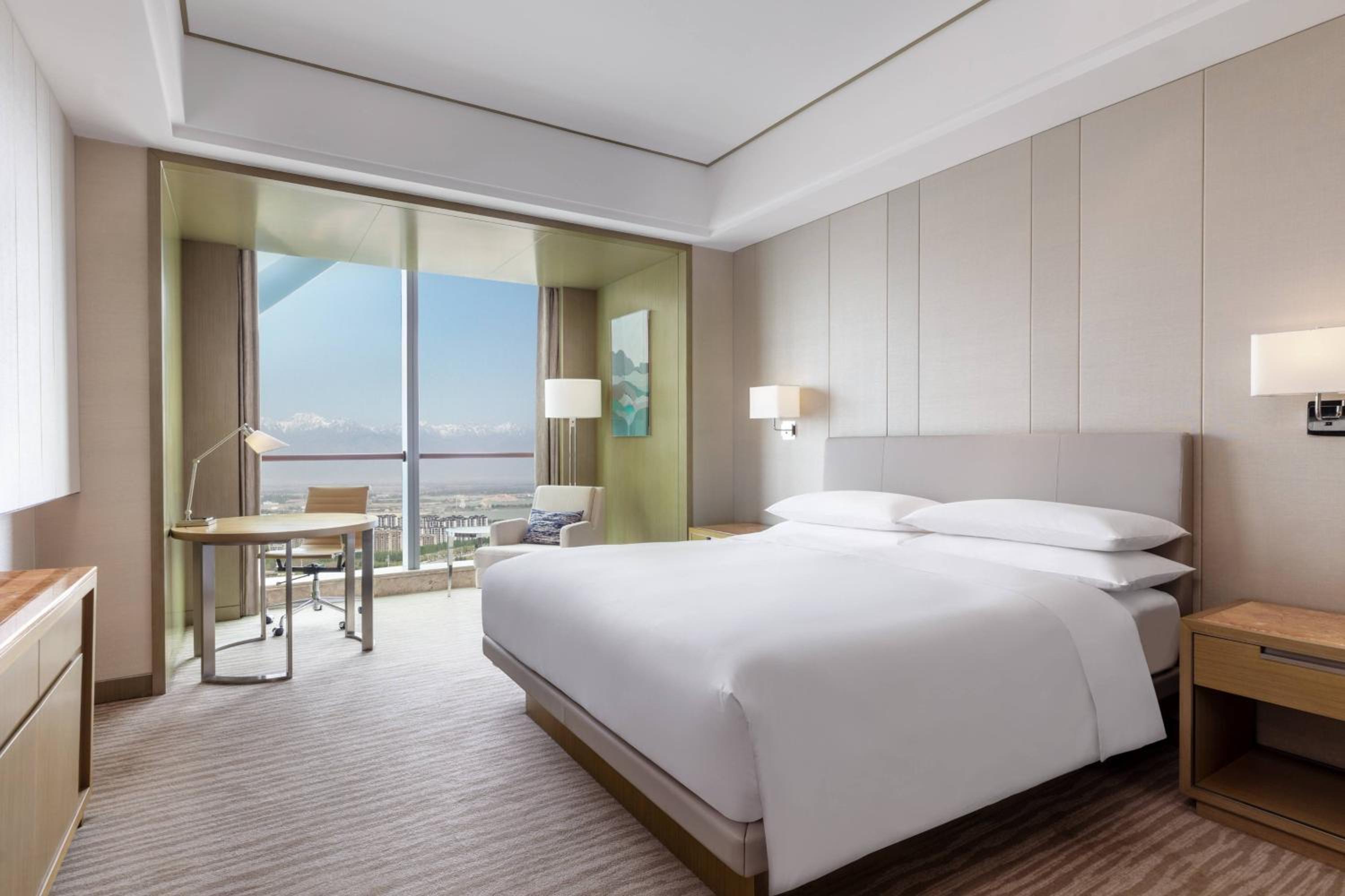 Deluxe King Room photo 3