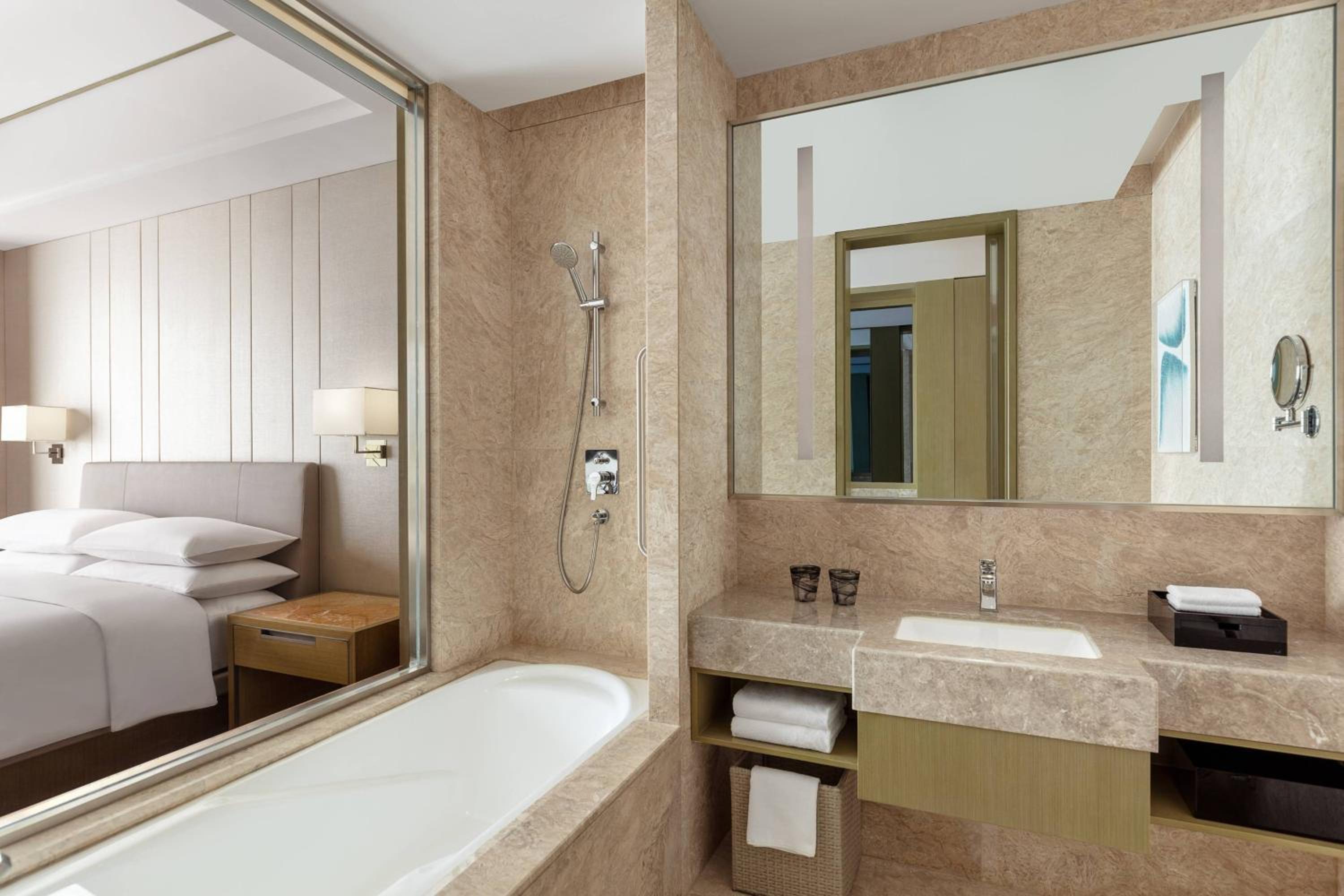 Executive Room  with  Club Cloud Elite lounge access  Guest Room  with photo 1