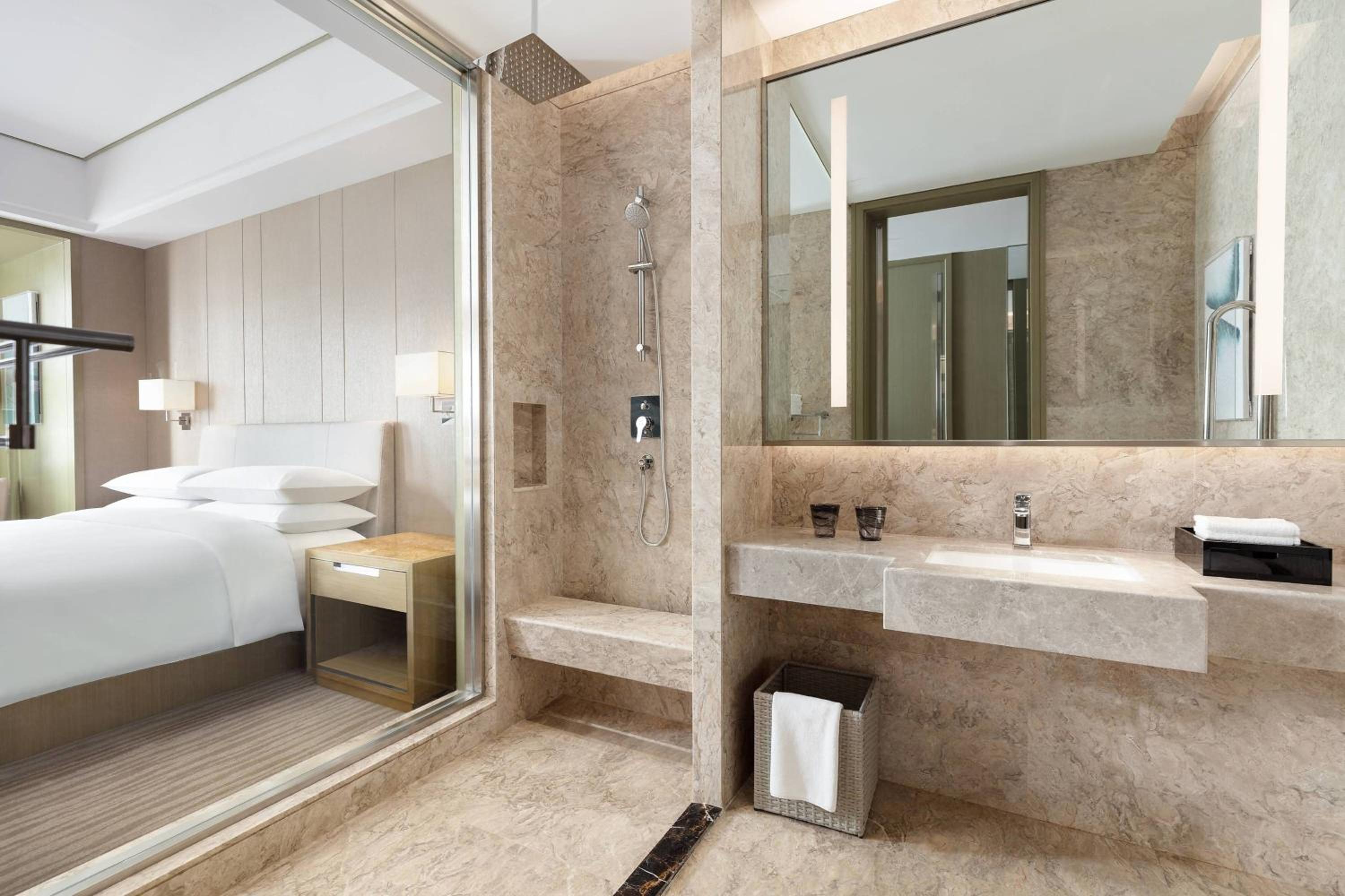 Deluxe King Room photo 2