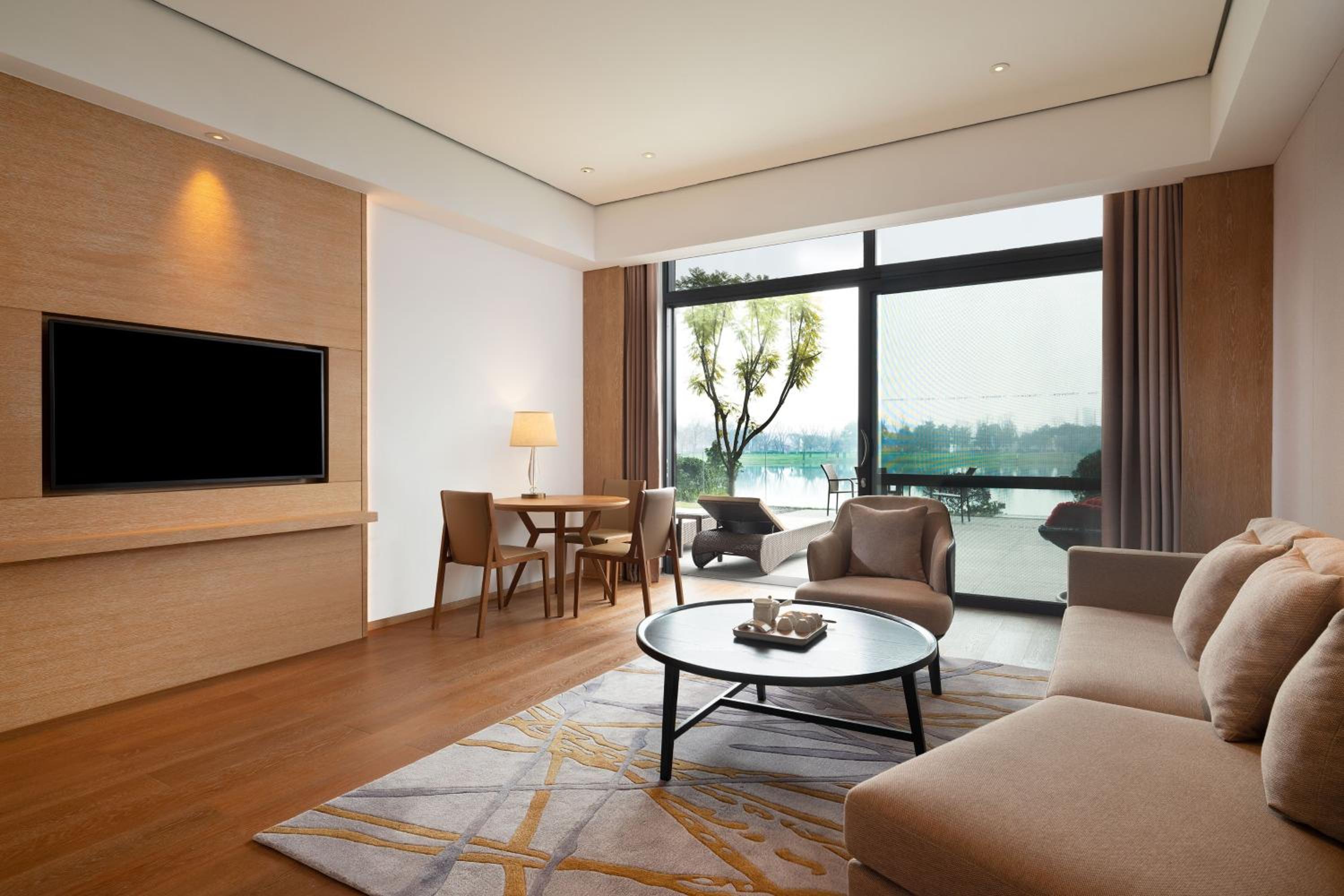 Ambassador Suite photo 3