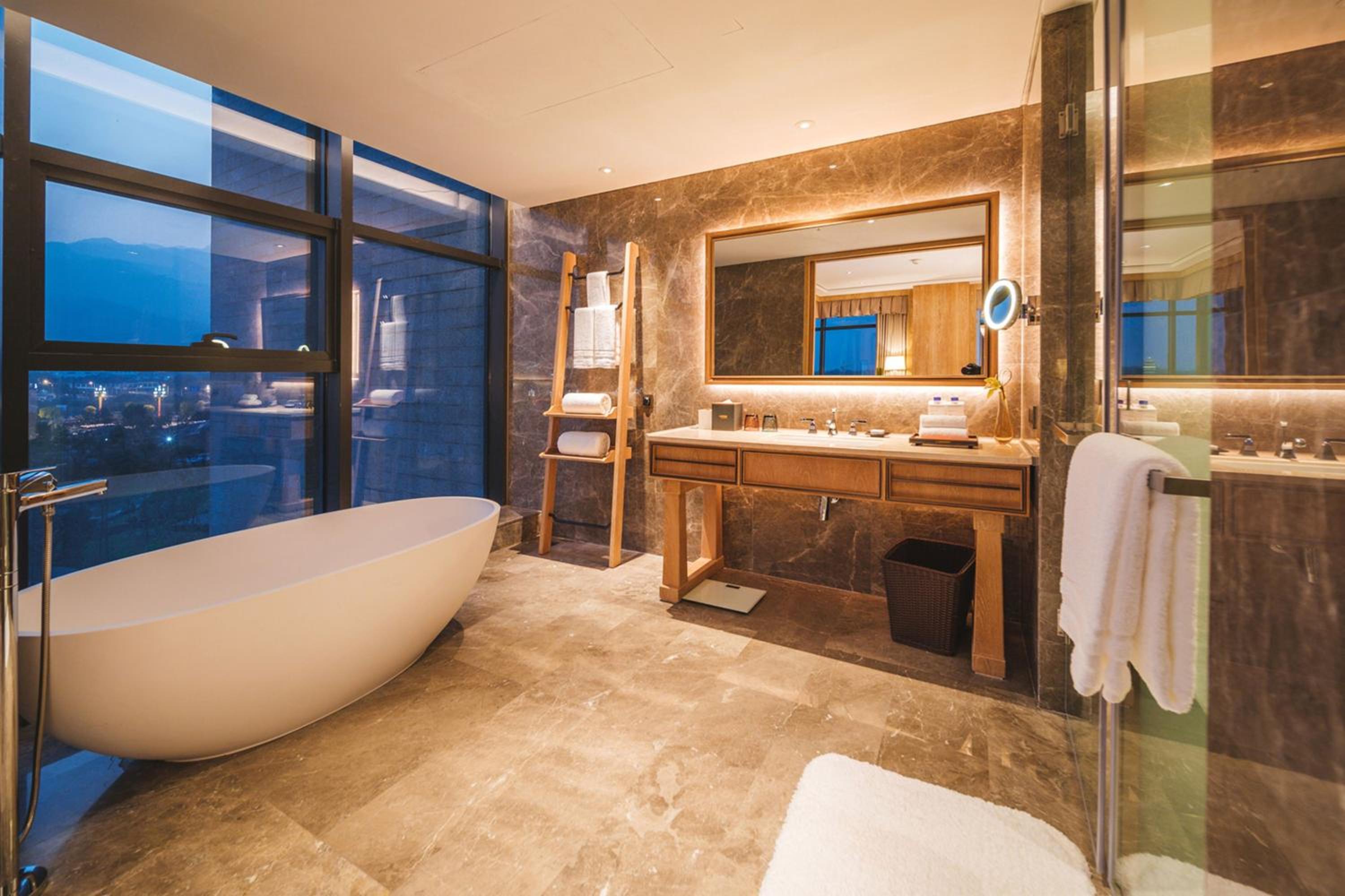 Deluxe Suite photo 2