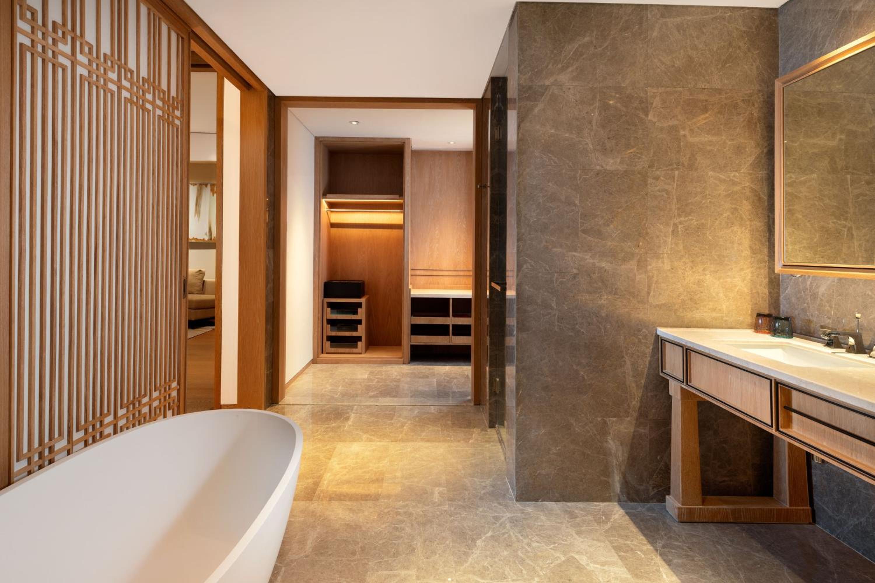 Ambassador Suite photo 2
