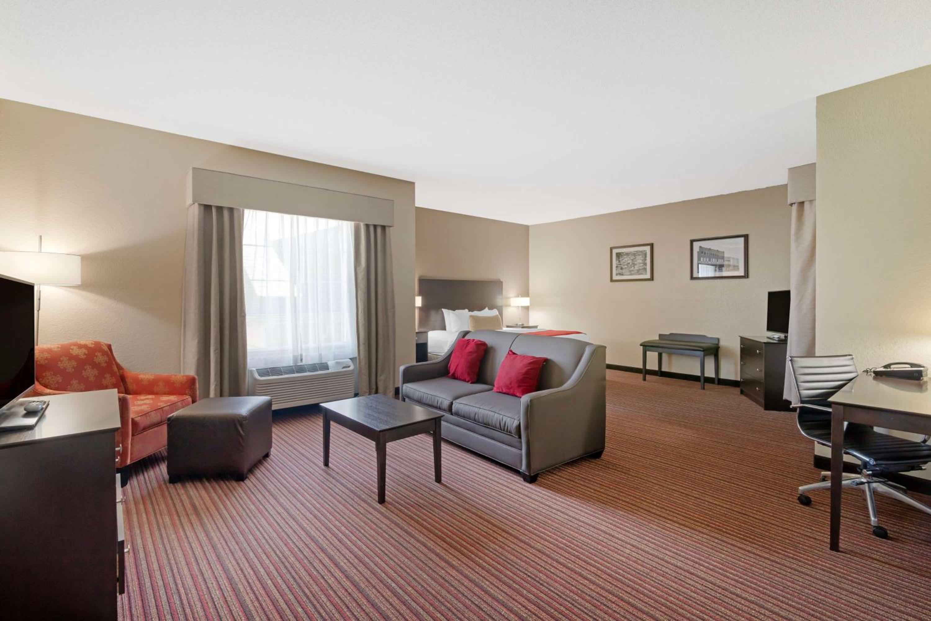 King Suite - Disability Access/Non-Smoking - Photo 1