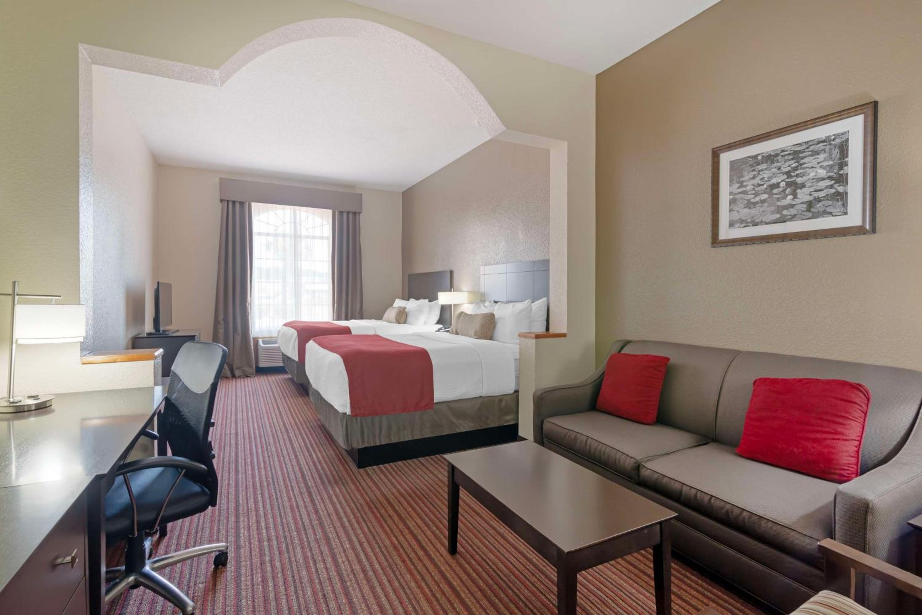 Queen Suite with Two Queen Beds - Non-Smoking - Photo 1