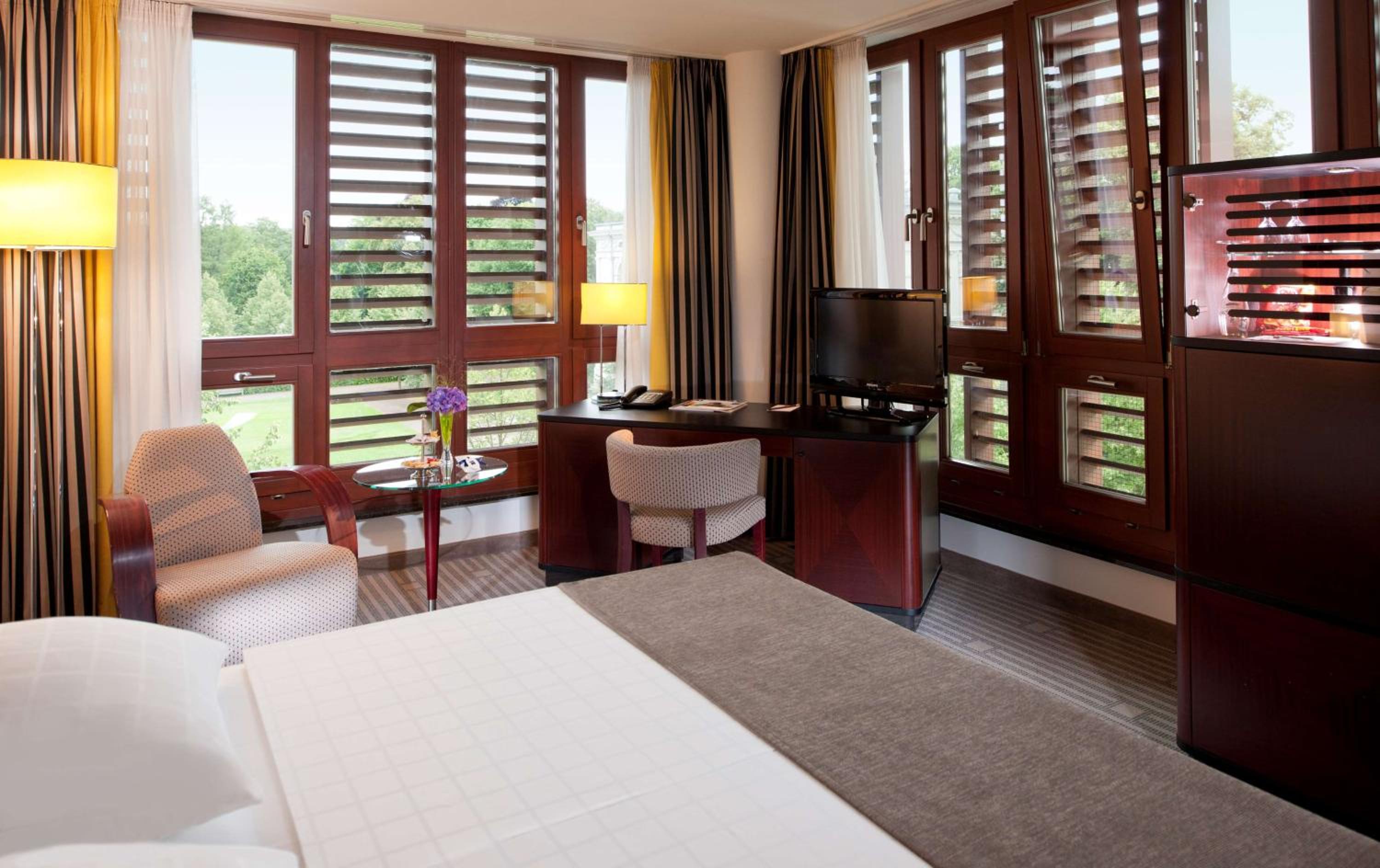 Comfort Double Room with Park View - Photo 10