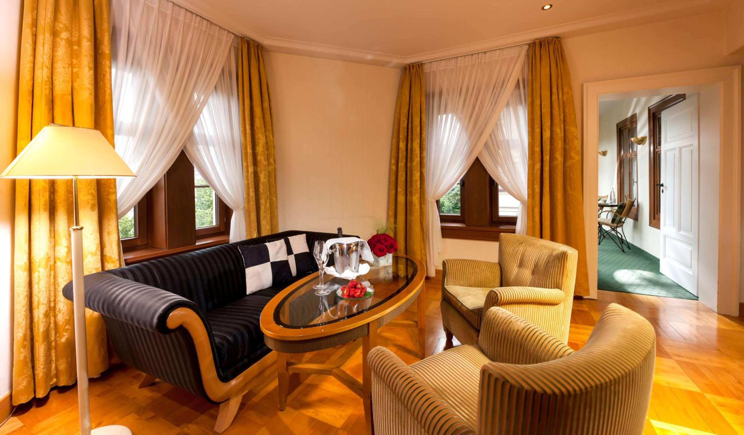 Comfort Suite with Park View