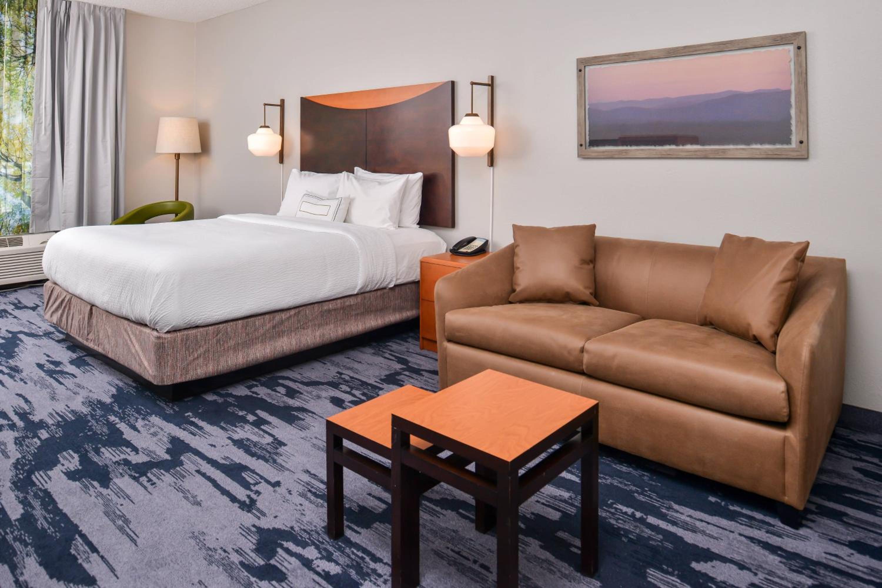 Larger King Room with Sofa Bed photo 2