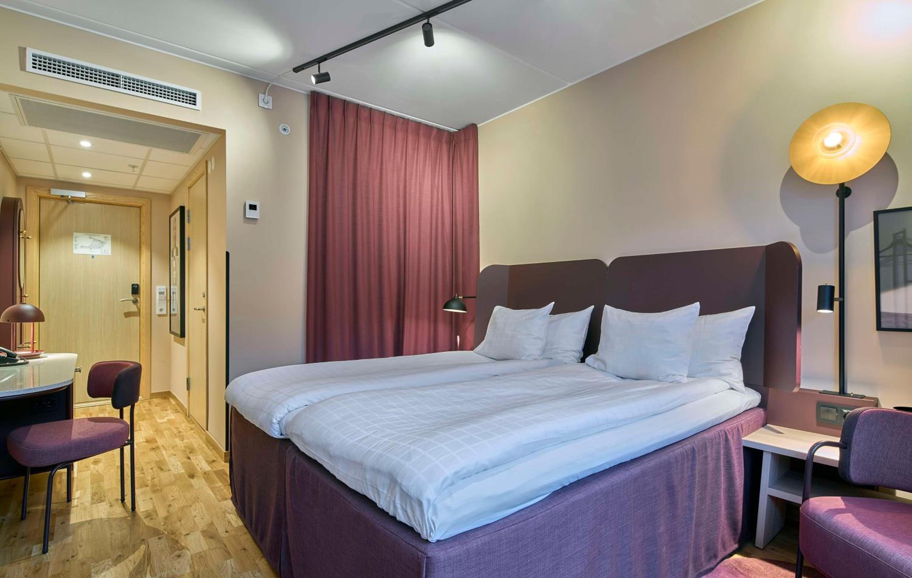 Standard Twin Room - Photo 2