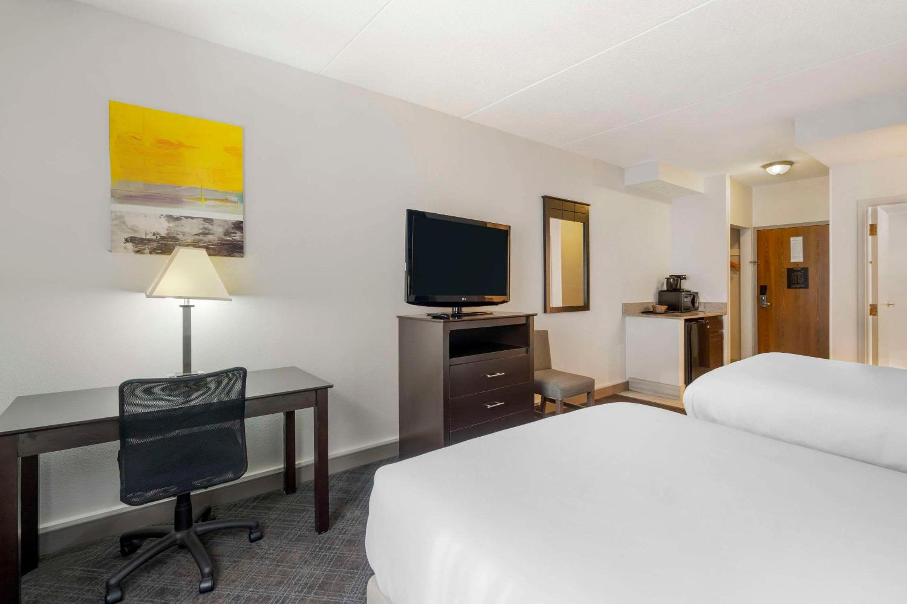Double Room with Two Double Beds - Non Smoking - Photo 2