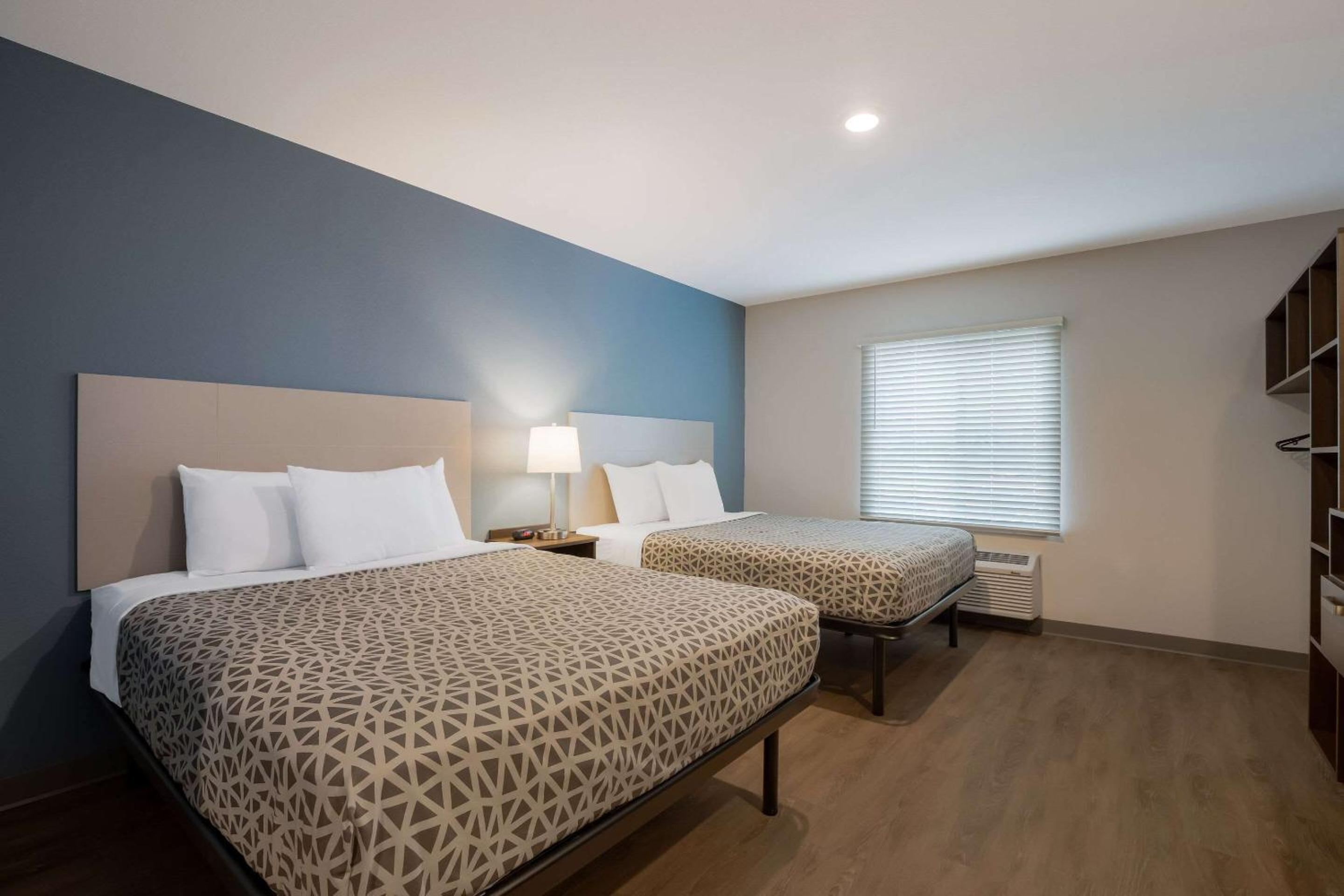 Queen Suite with Two Queen Beds - Non Smoking - Photo 2