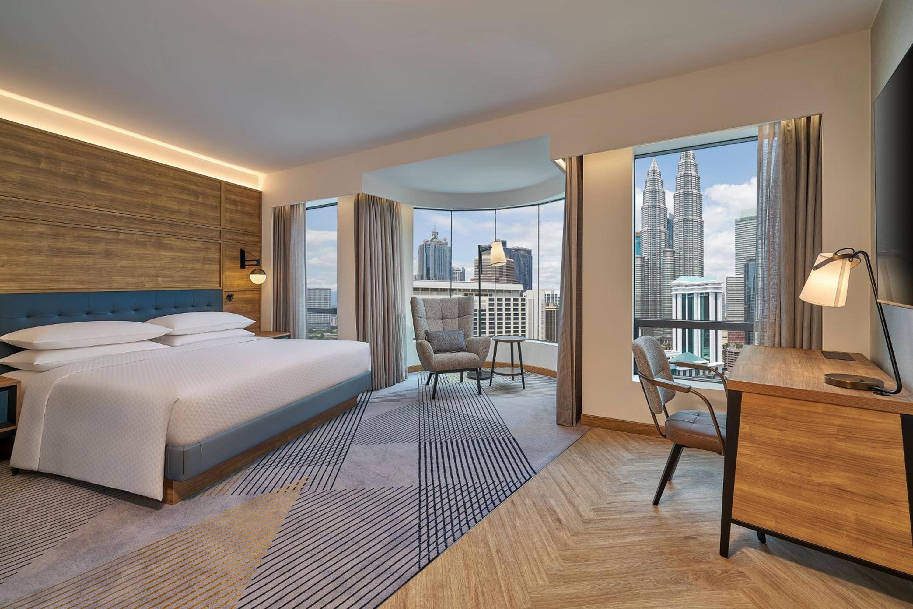Large Deluxe King Room with Twin Towers View