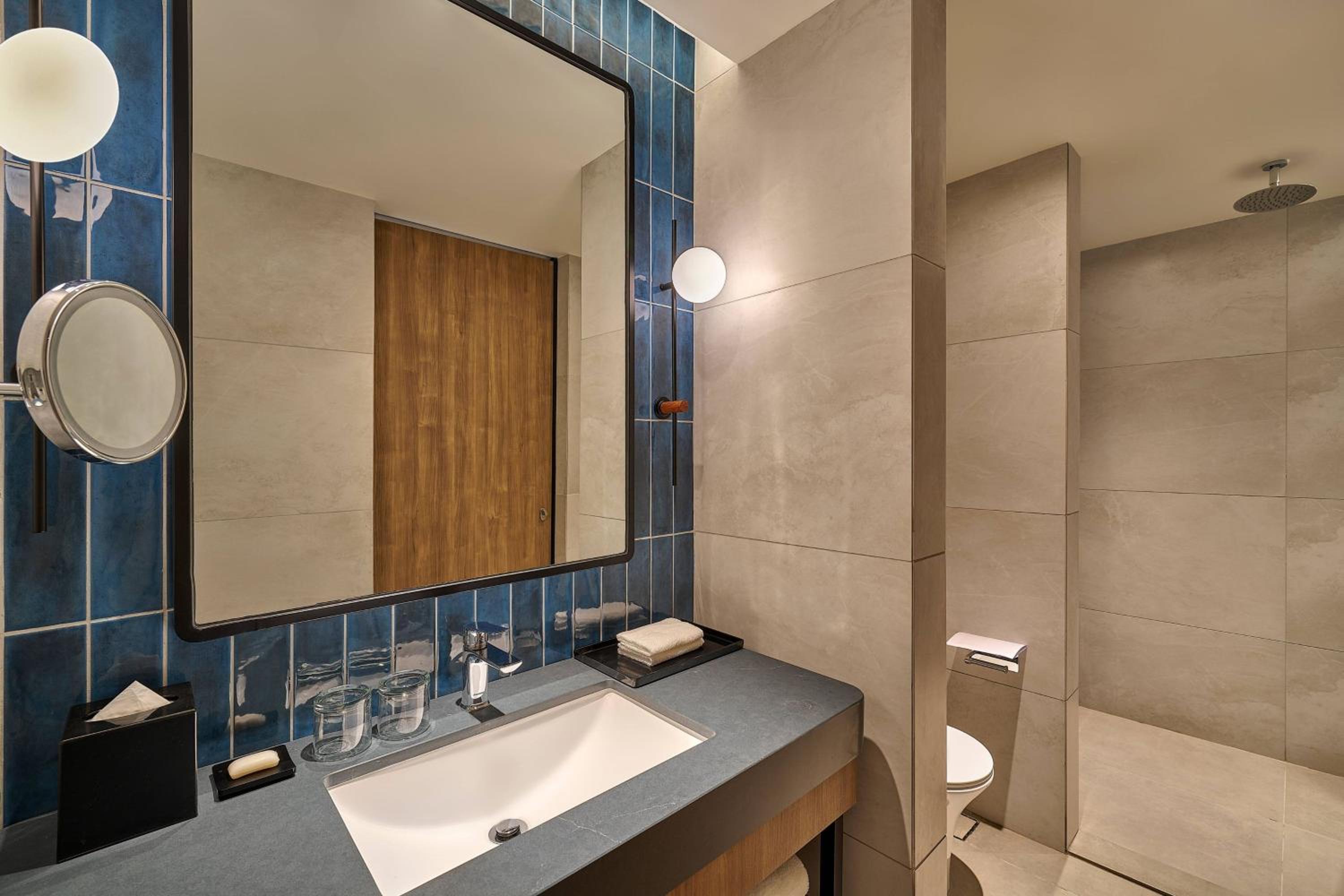 Executive Suite, 2 Double,  City View thumbnail 5