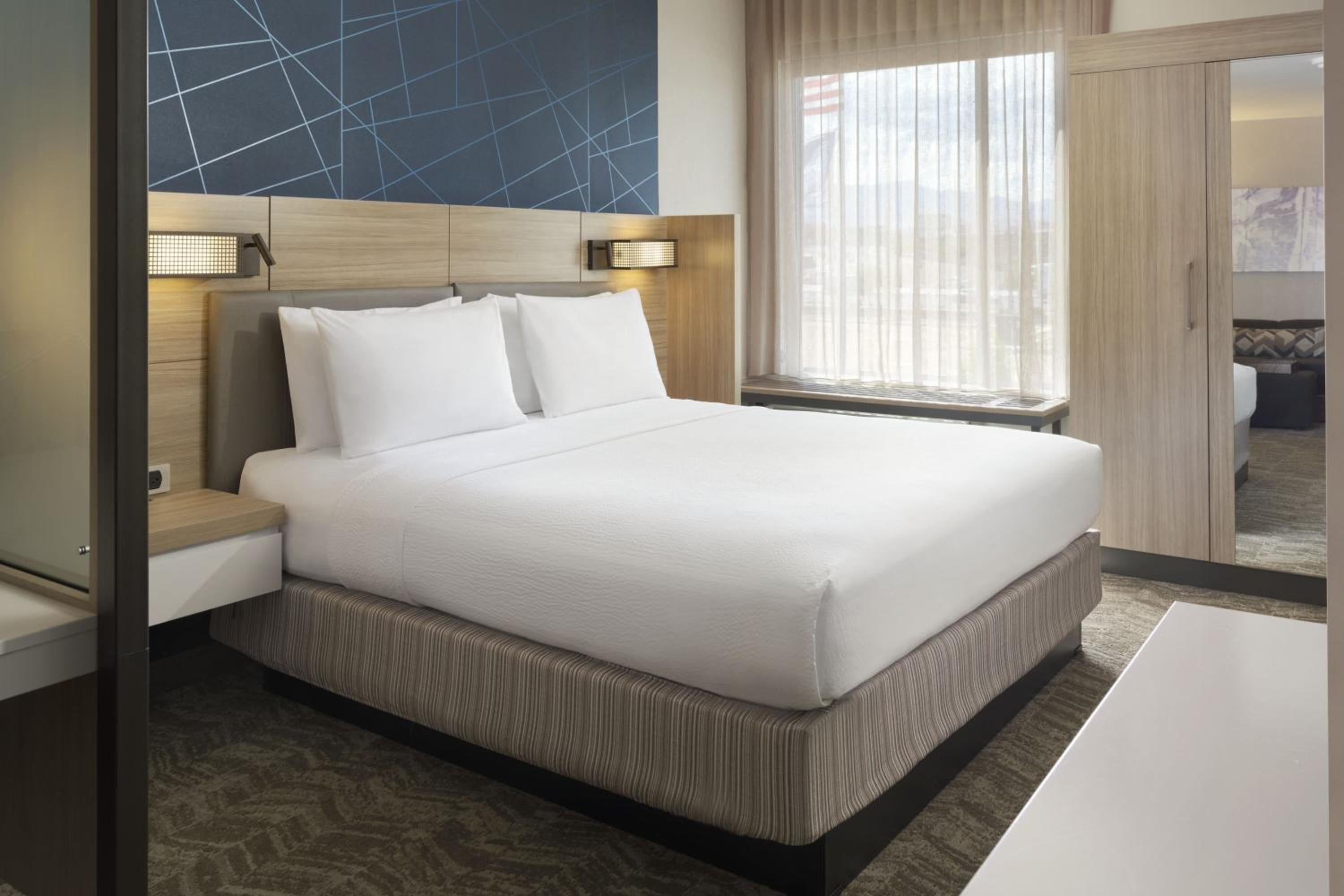 King Suite with Trundle Bed - Photo 3