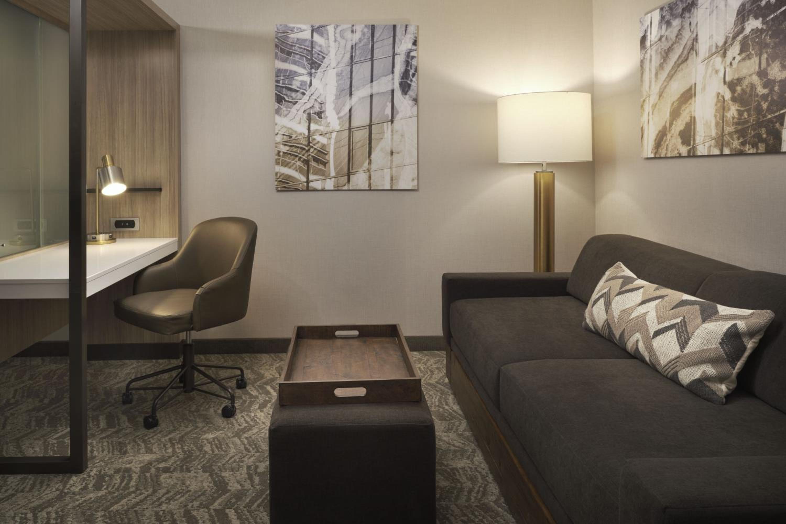 King Suite with Trundle Bed and Adapted Tub - Mobility Accessible - Photo 4