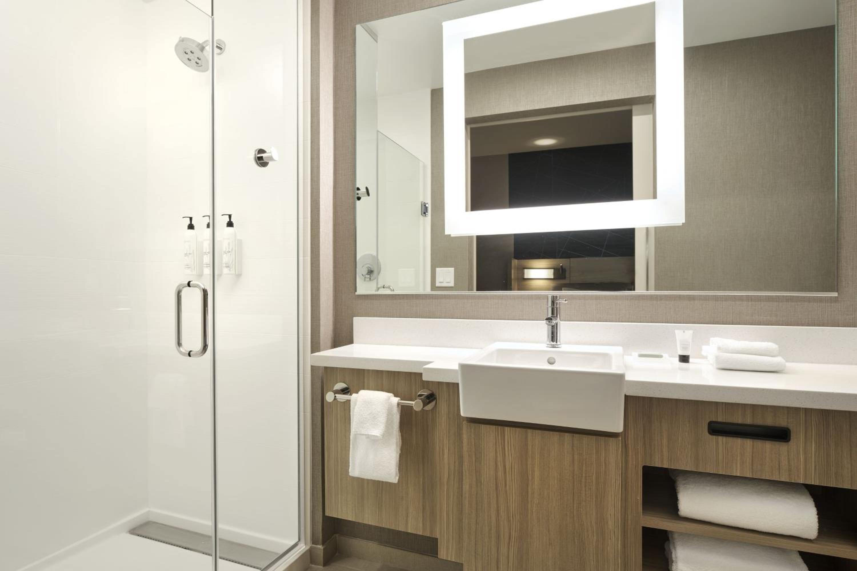 King Suite with Trundle Bed - Photo 5