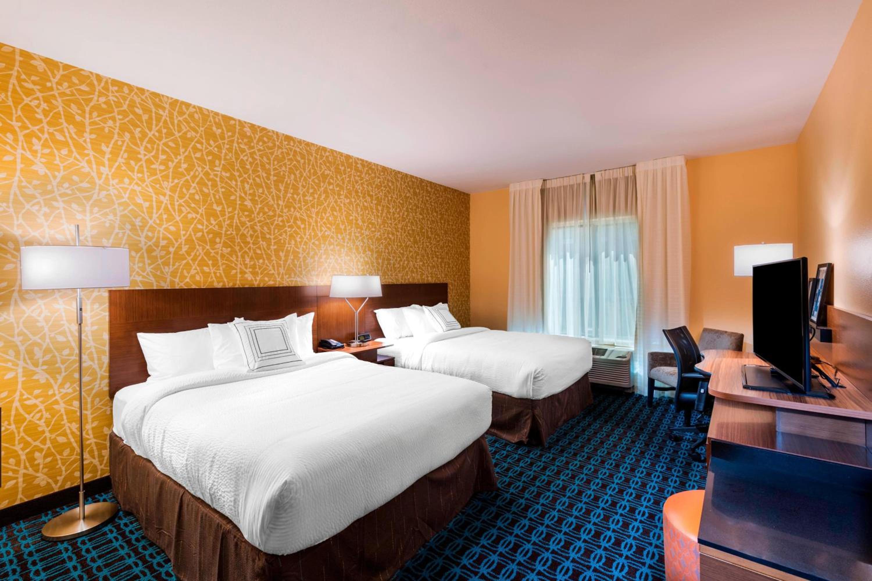 Queen Room with Two Queen Beds and Adapted Tub - Mobility Accessible photo 1