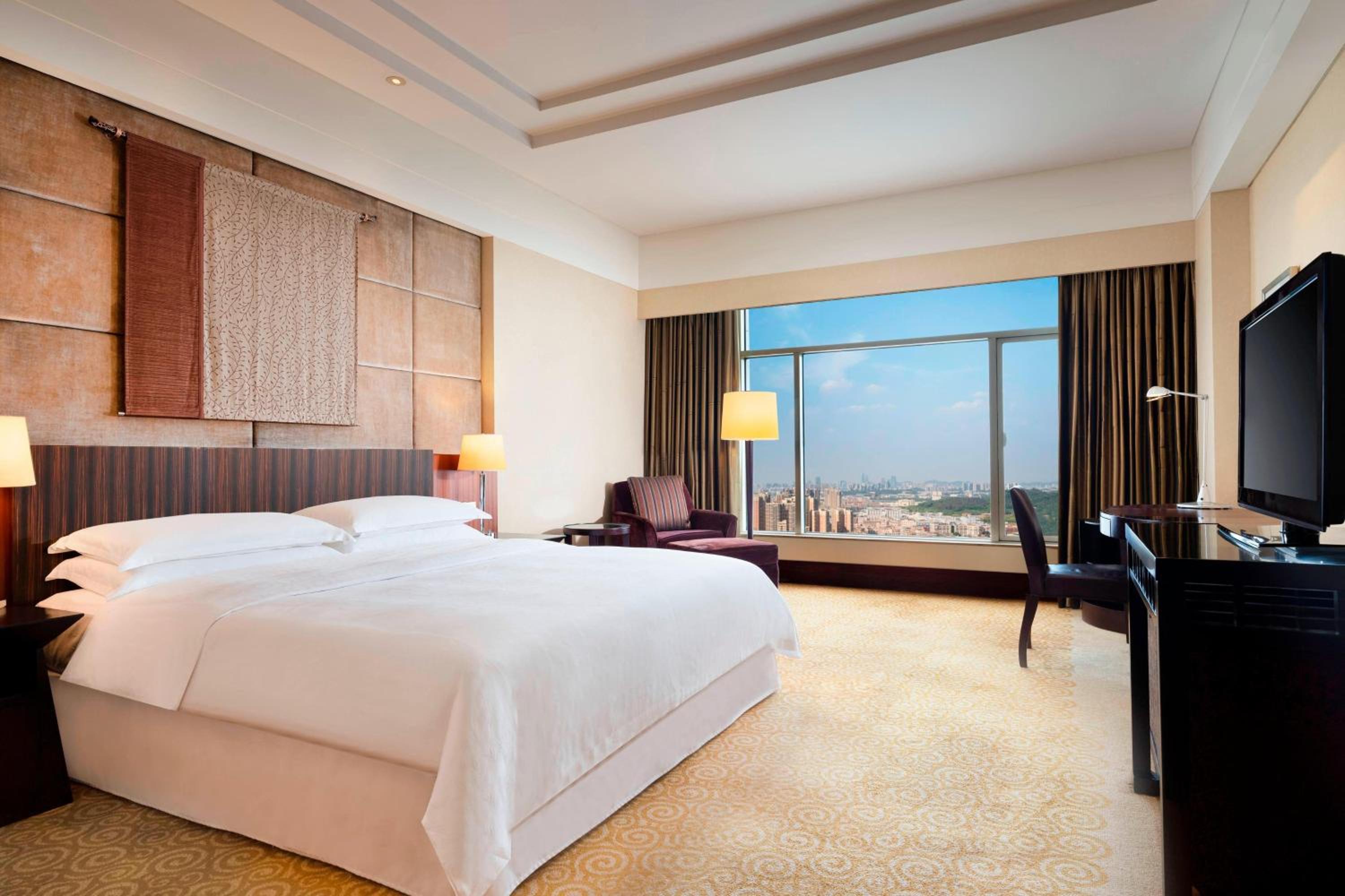 Deluxe king bed room - Photo 3