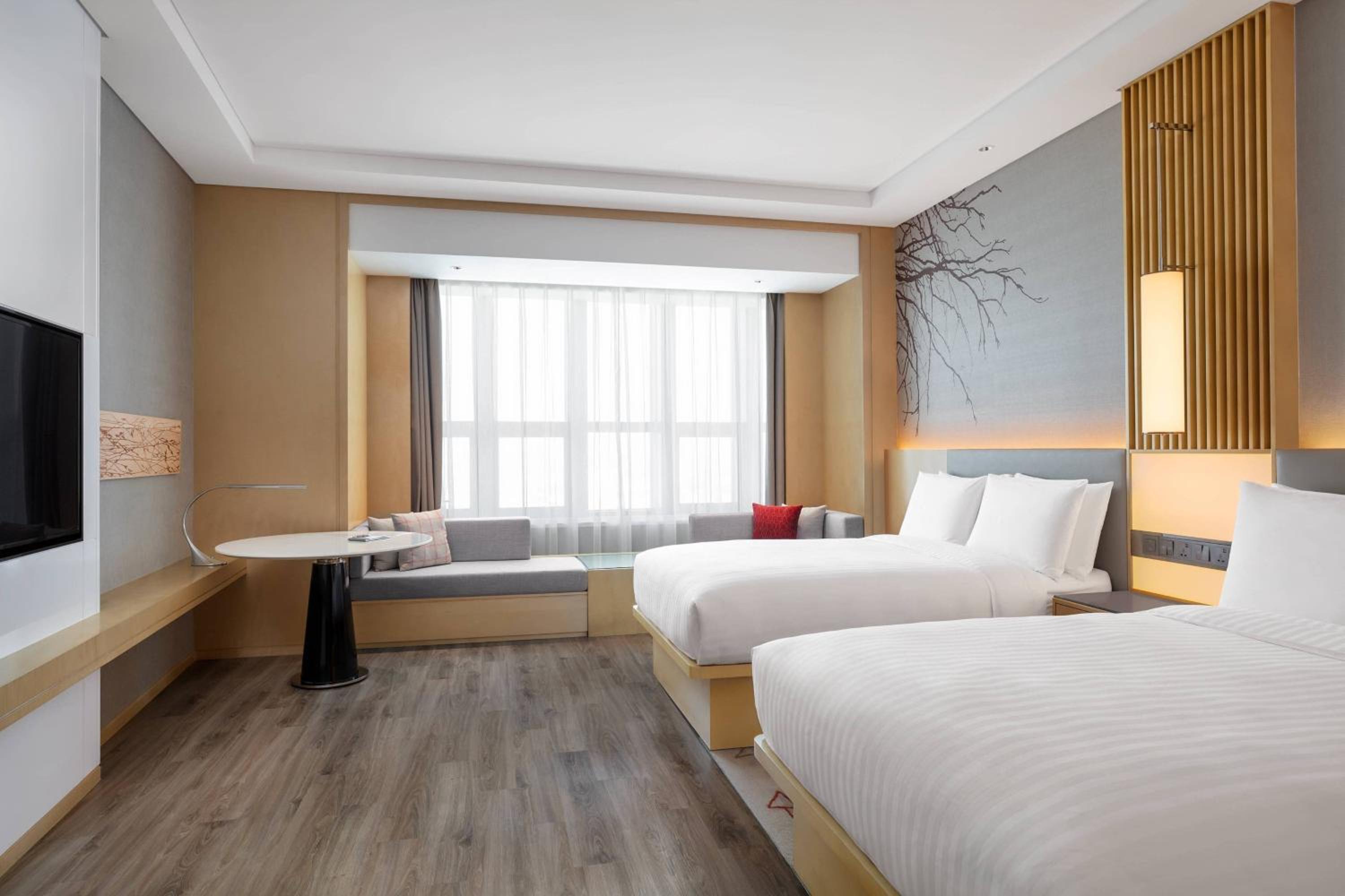 Deluxe Twin room, Guest room, 2 Double, City view - Photo 1