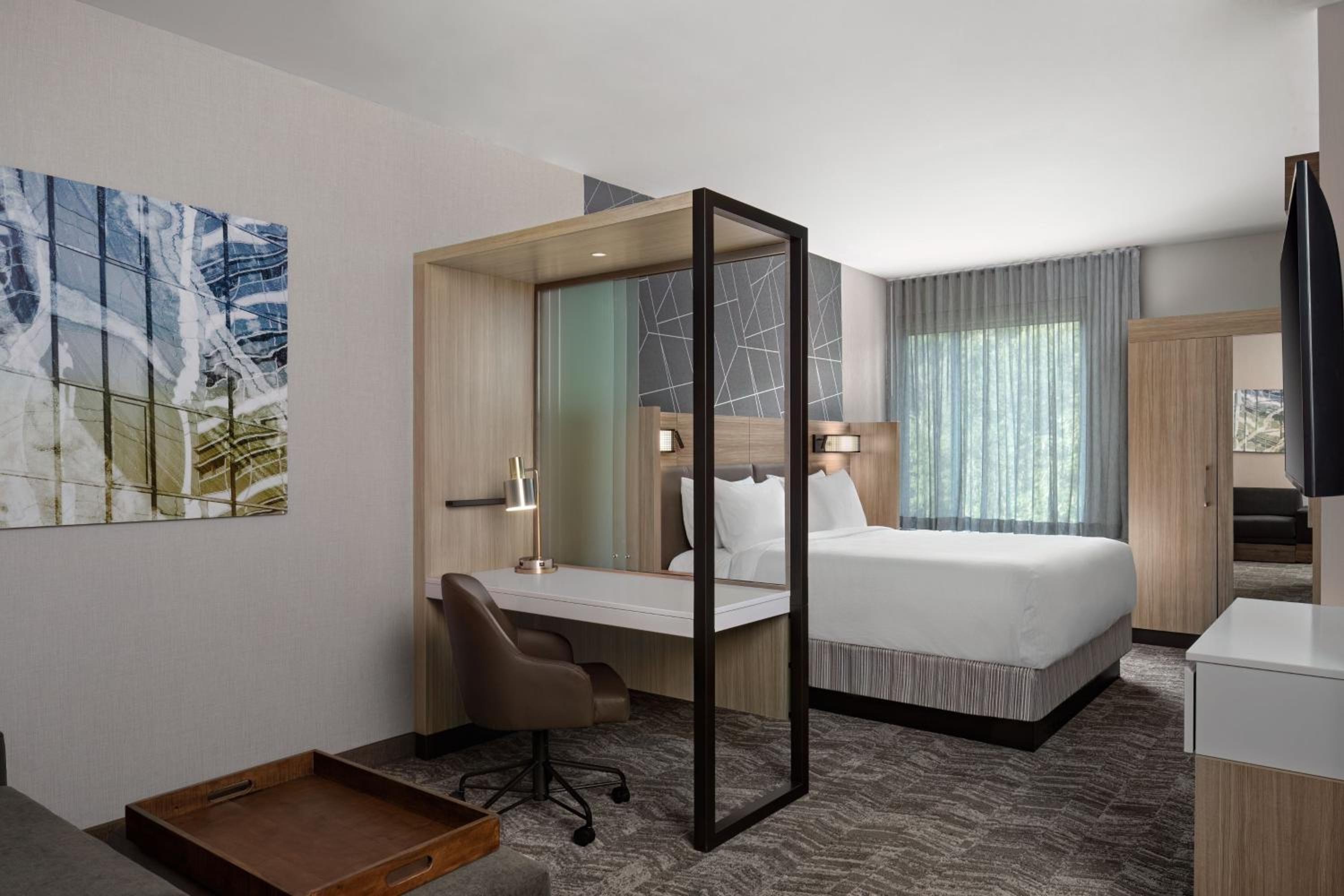 King Suite with Trundle Bed - Photo 4