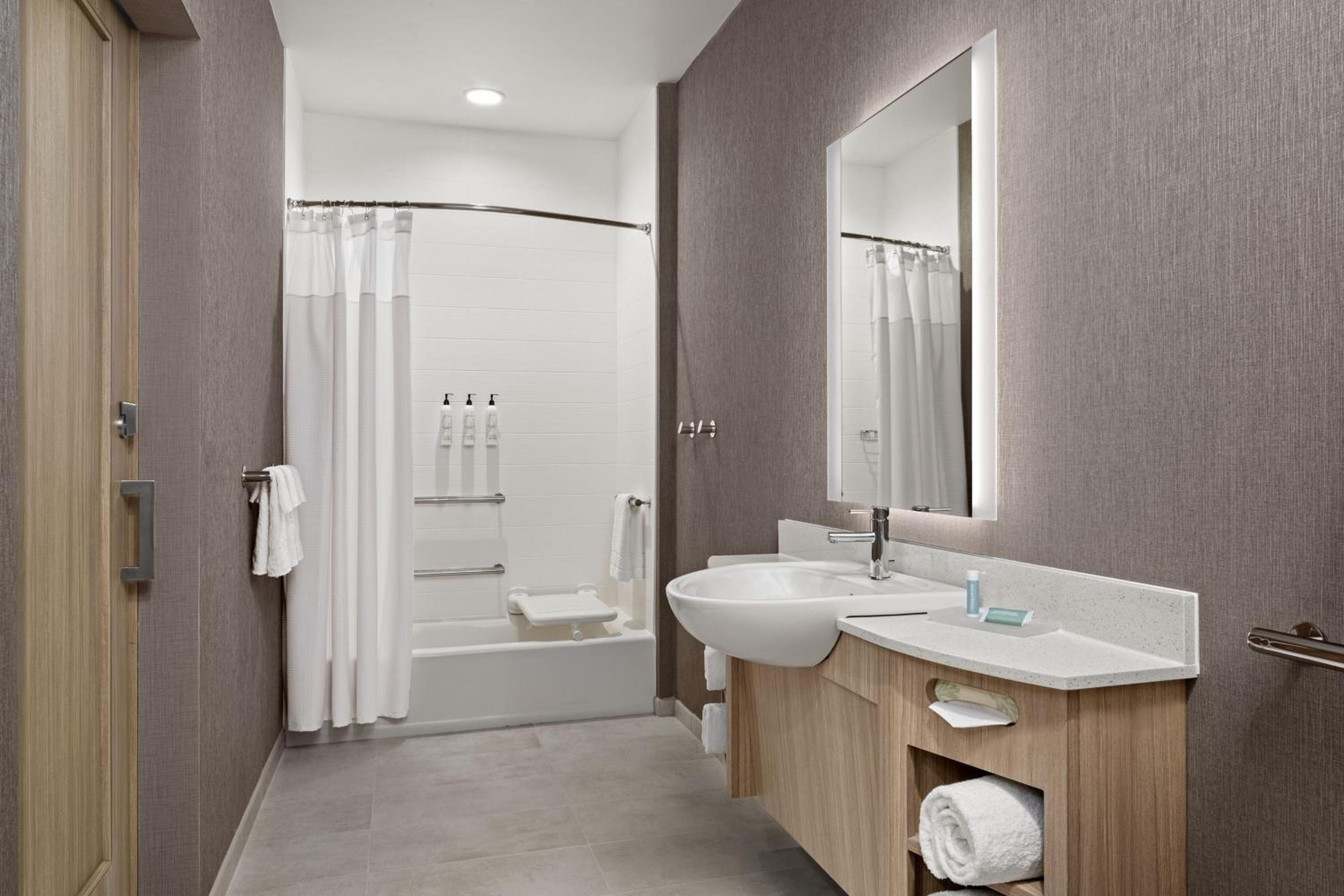 Suite with Two Queen Beds and Trundle Bed - Photo 5