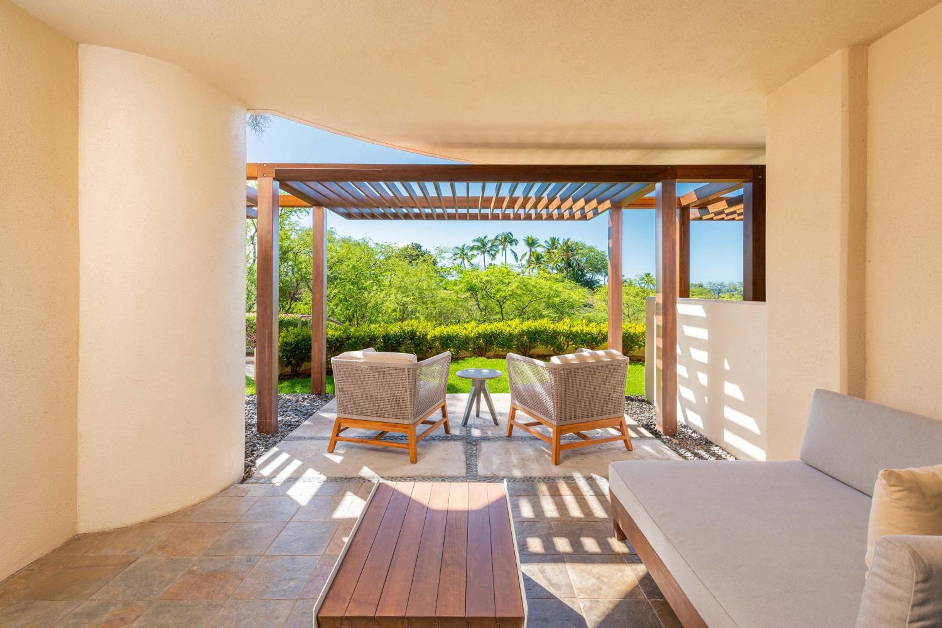 Lanai Suite, 1 Bedroom Larger Suite, 1 King, Ground floor