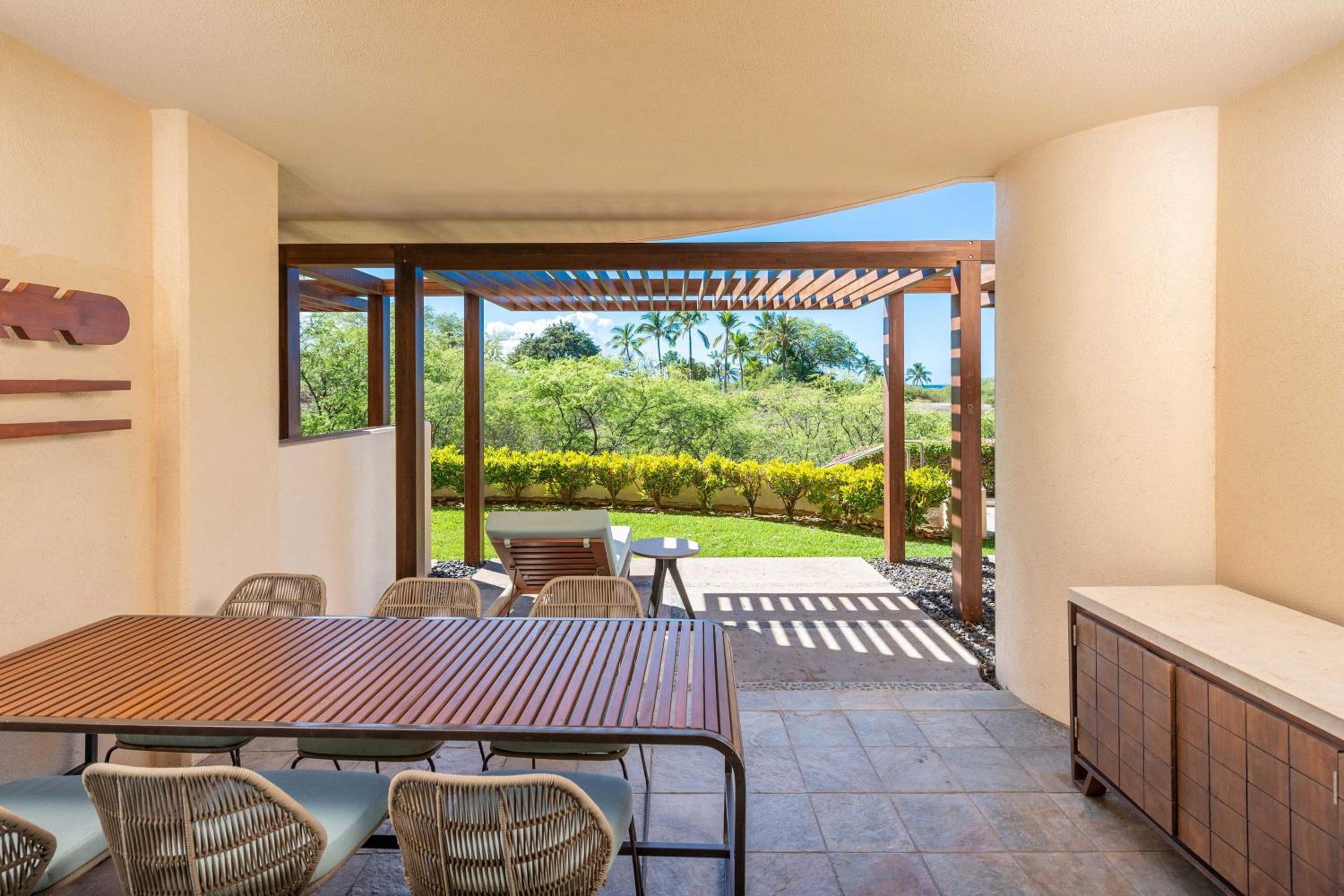 Lanai Suite, 1 Bedroom Larger Suite, 1 King, Ground floor