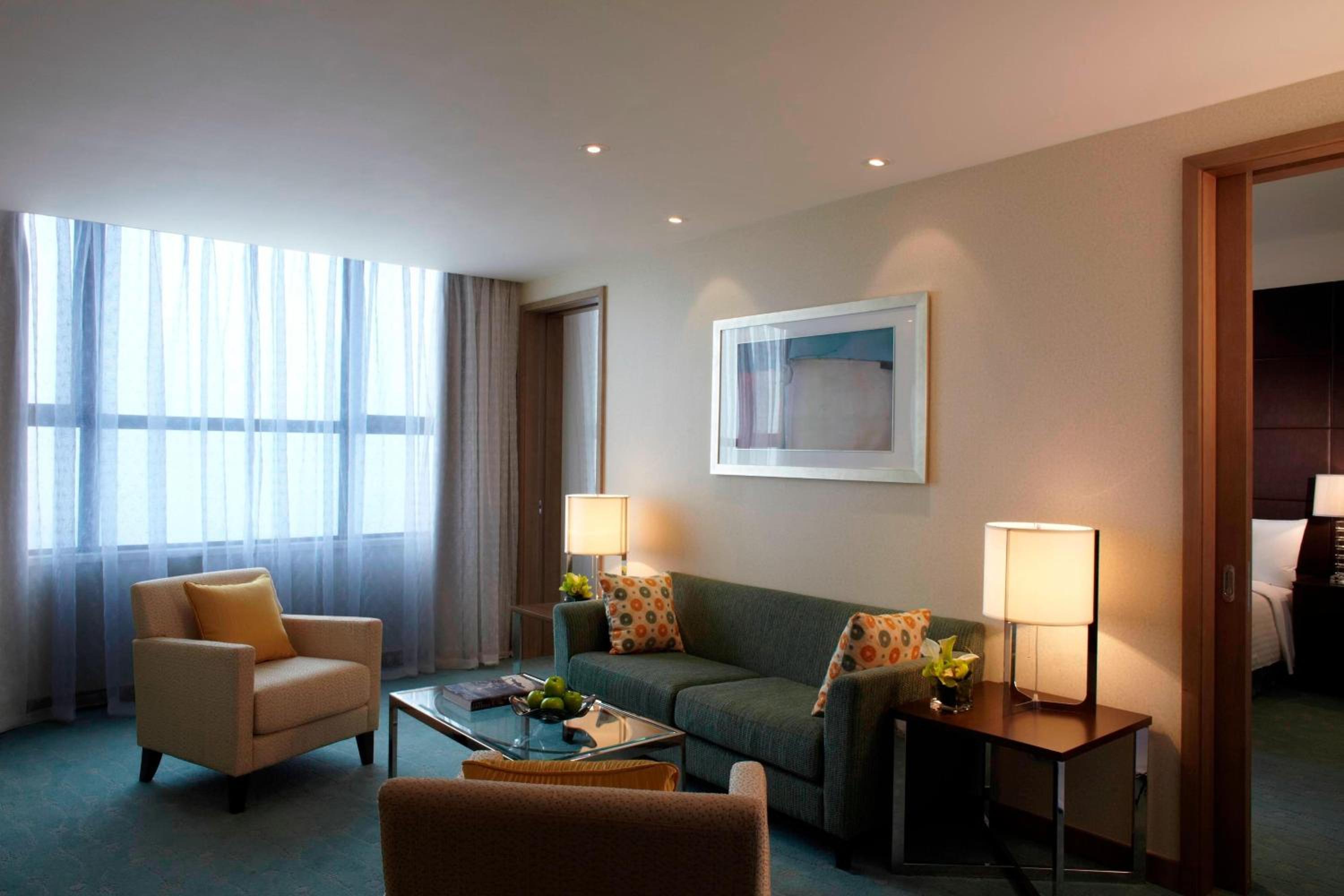 Executive Suite - Photo 3