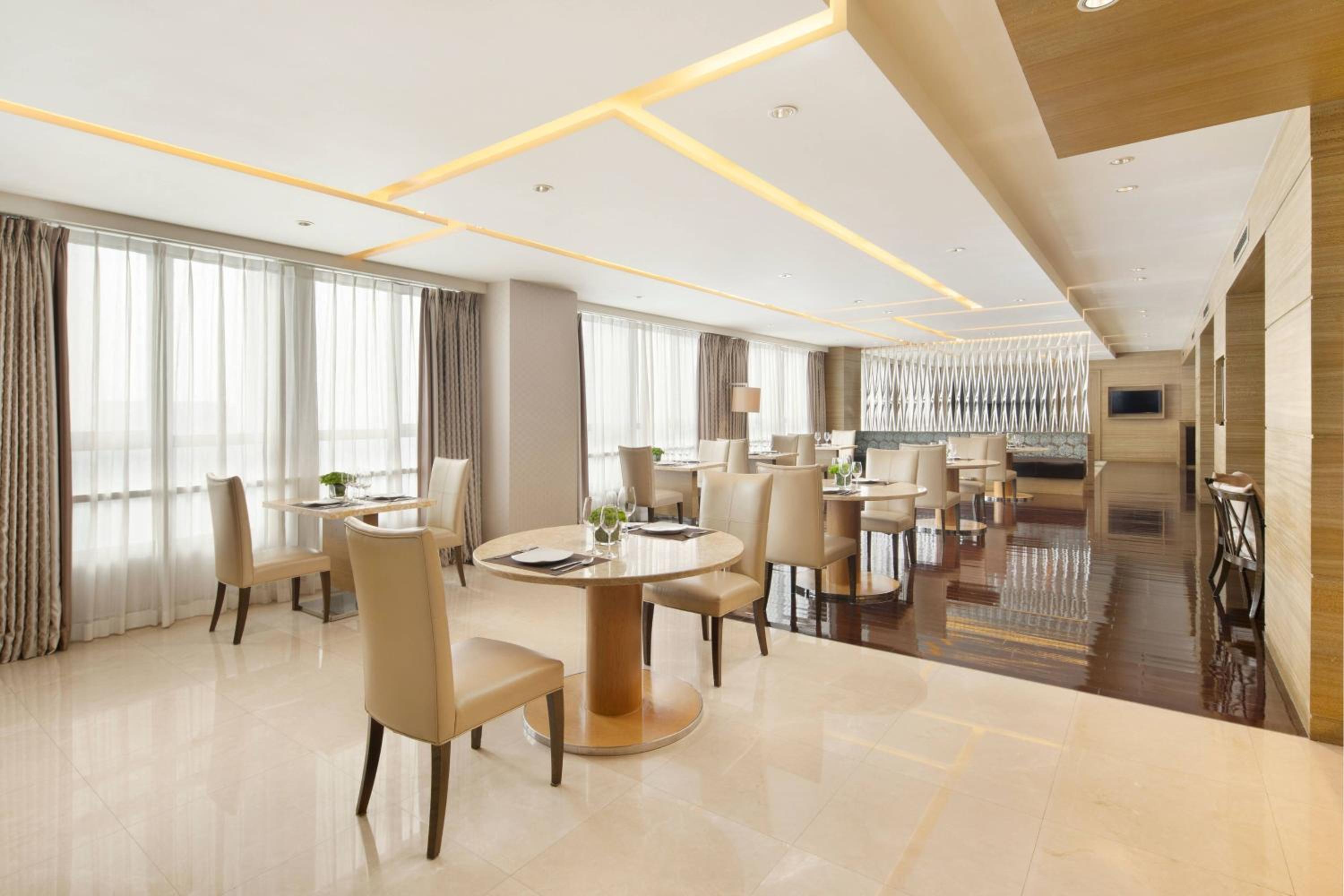 Executive Suite - Photo 7