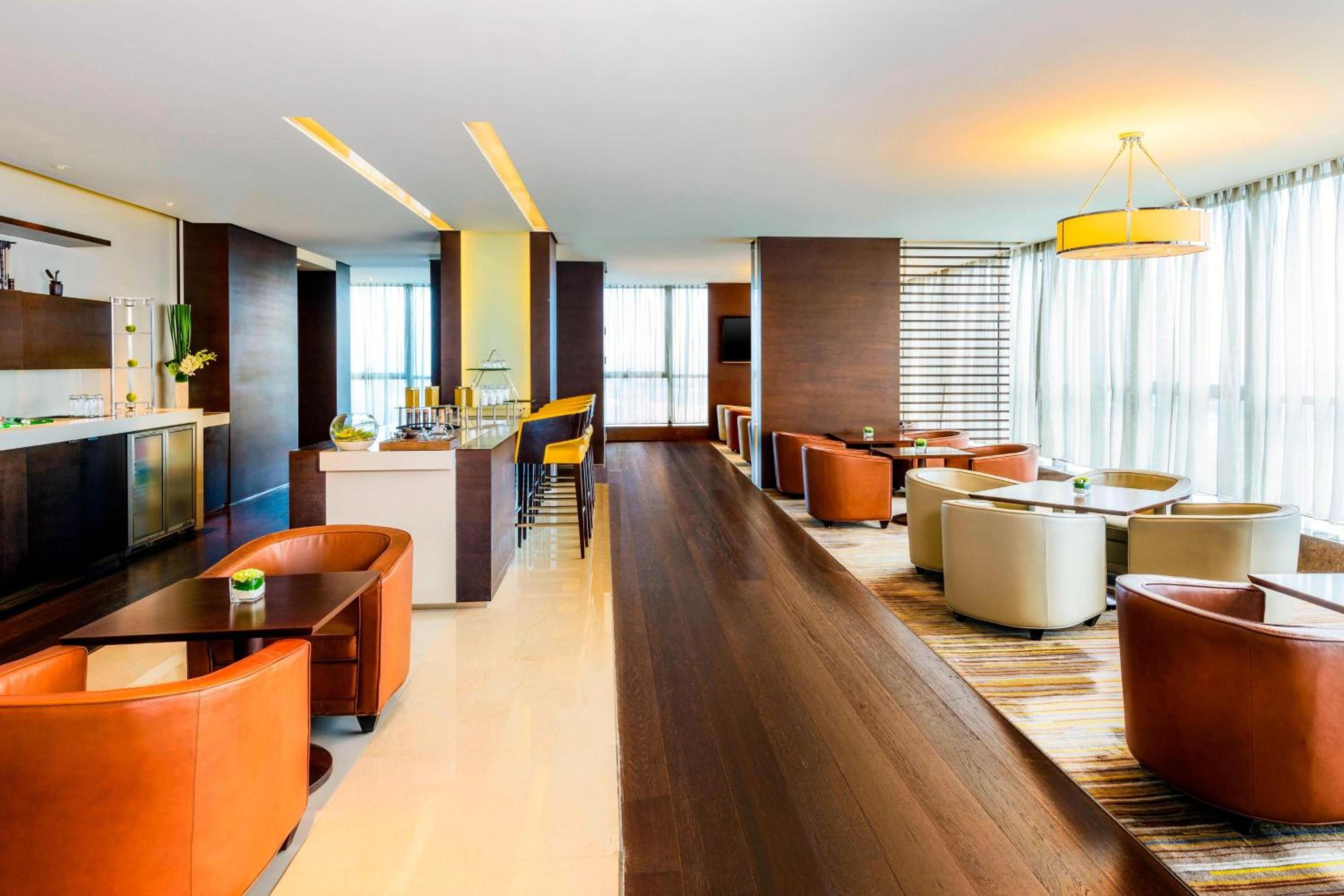 Skyline Escape Renewal, Club lounge access, Studio, 1 King -Size Bed, Guomao CBD view, Corner room(Close to Pop Mart Paradise, 34th floor Executive Lounge happy hour - hot food buffet and free-flow drinks + 50% discount on dining at Seasonal Taste) photo 2