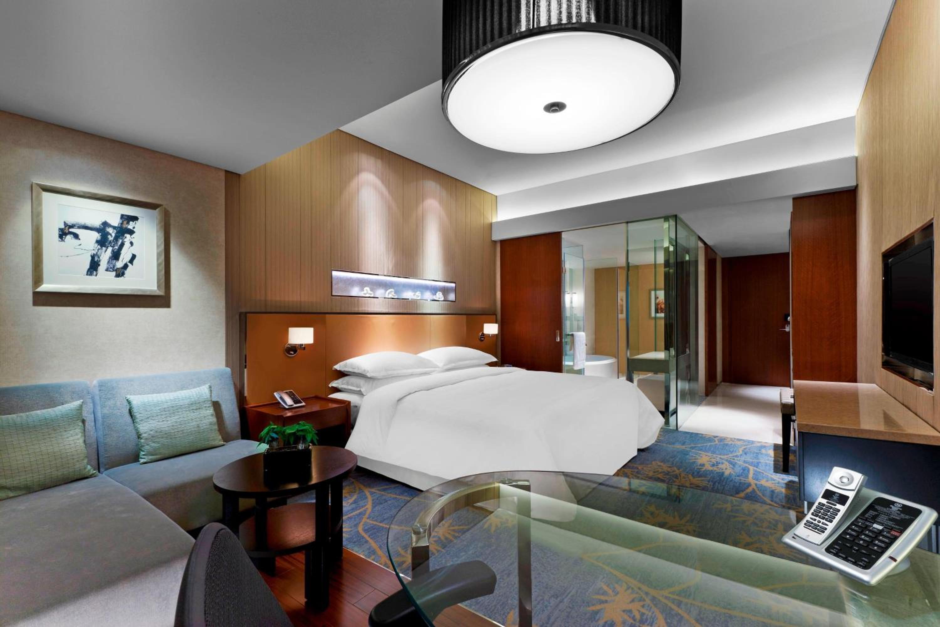 Club King Bed Room, Club lounge access, Guest room, 1 King - Photo 1