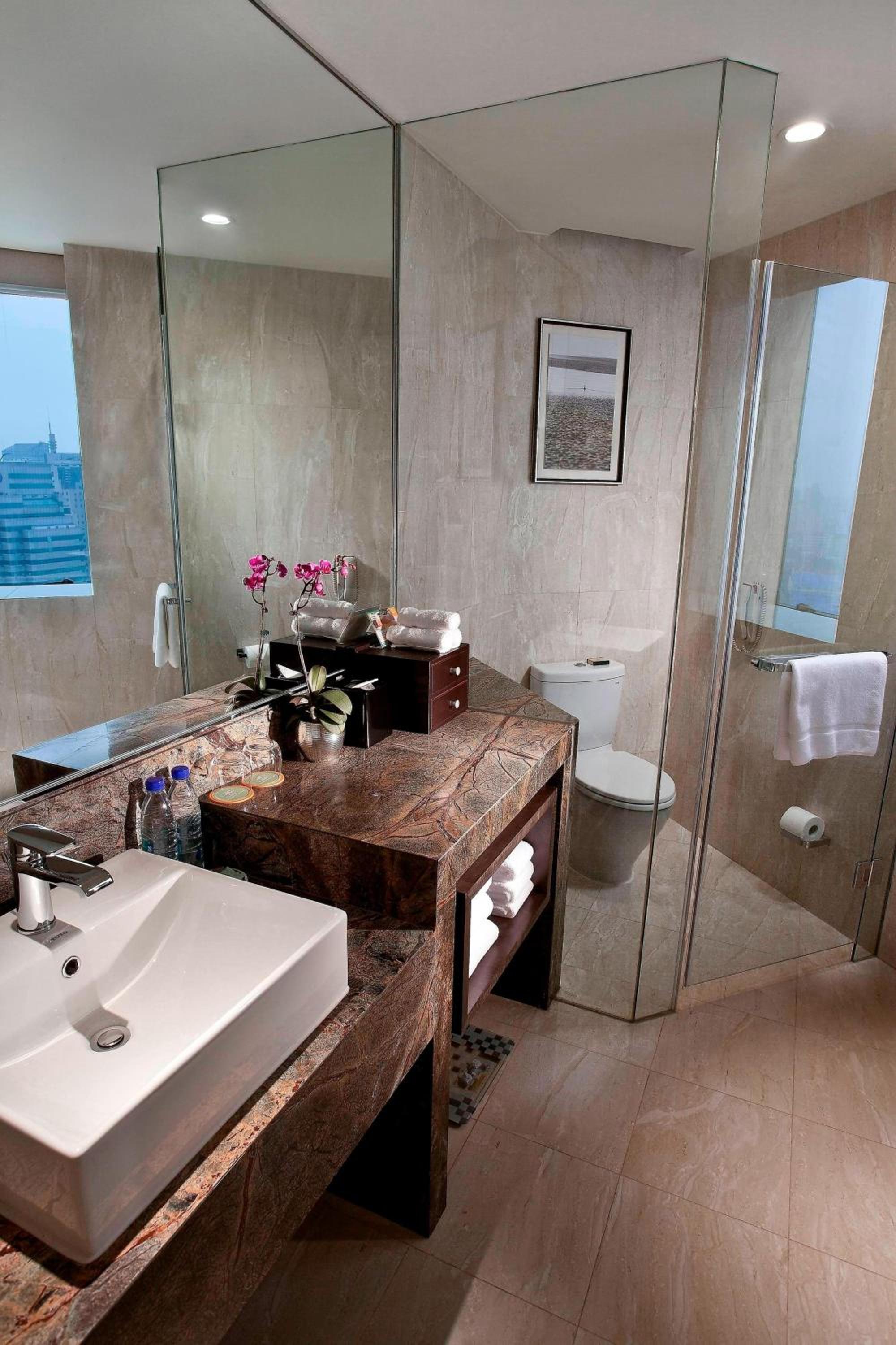Premier Room - includes one piece of free wet wash laundry per day photo 3