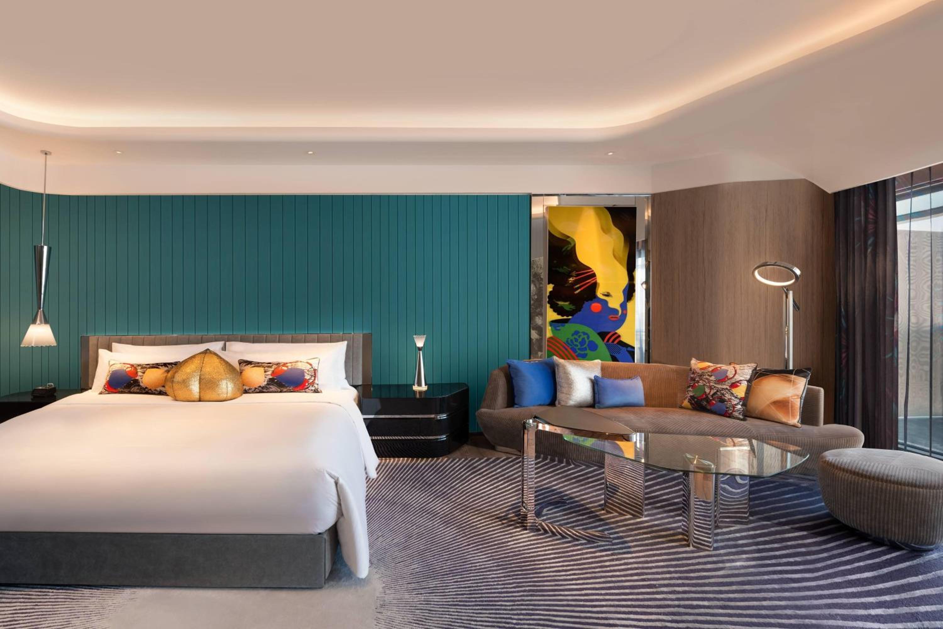 Spectacular Suite, 1 Bedroom Larger Suite, 1 King, Lake view