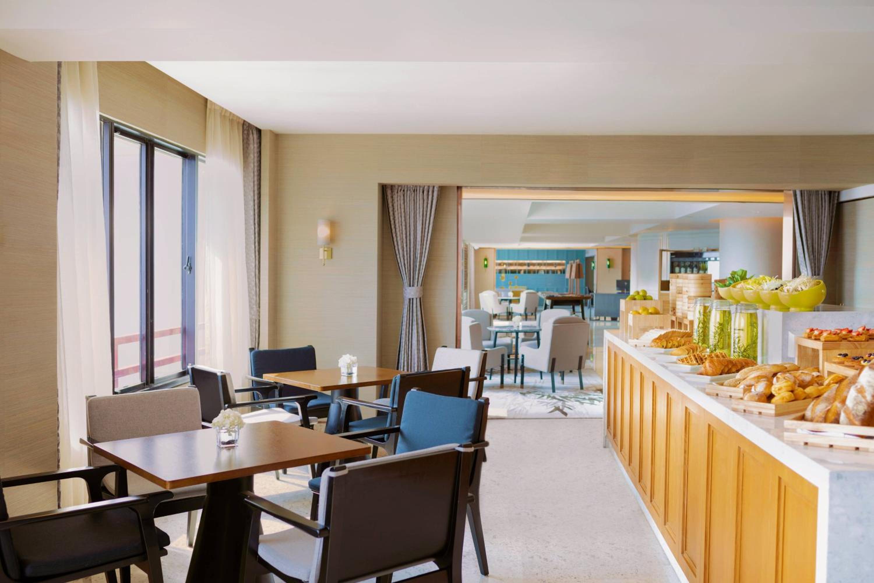Club Premier Suite, Club level, 1 Bedroom Suite, 1 King photo 2