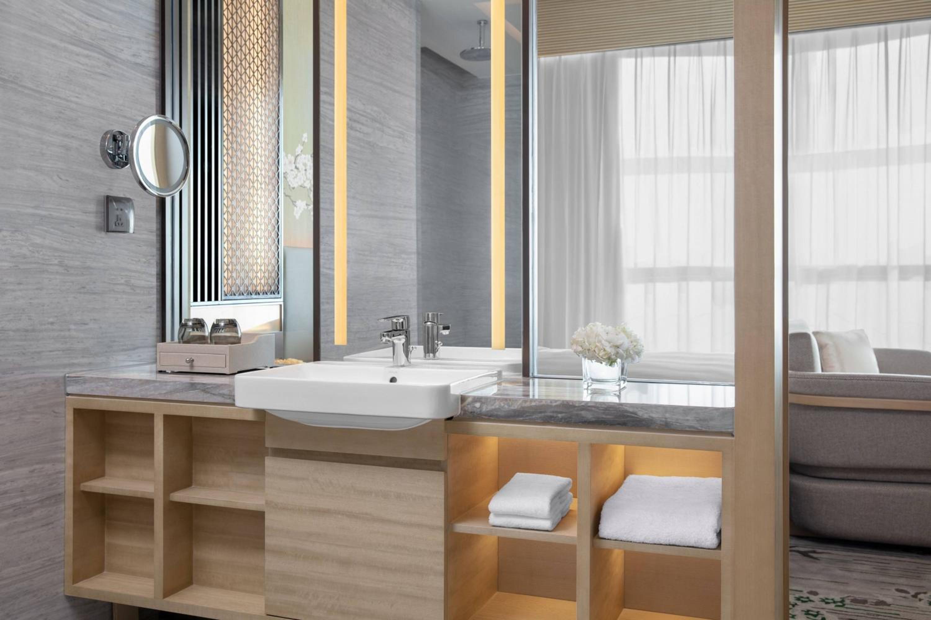 Deluxe Suite Room photo 3
