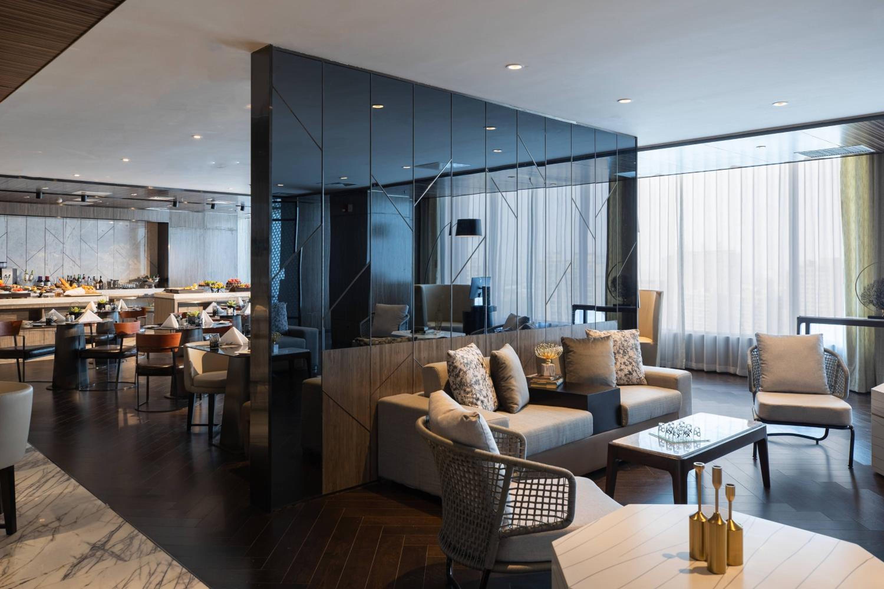 Executive King Room with Club Access