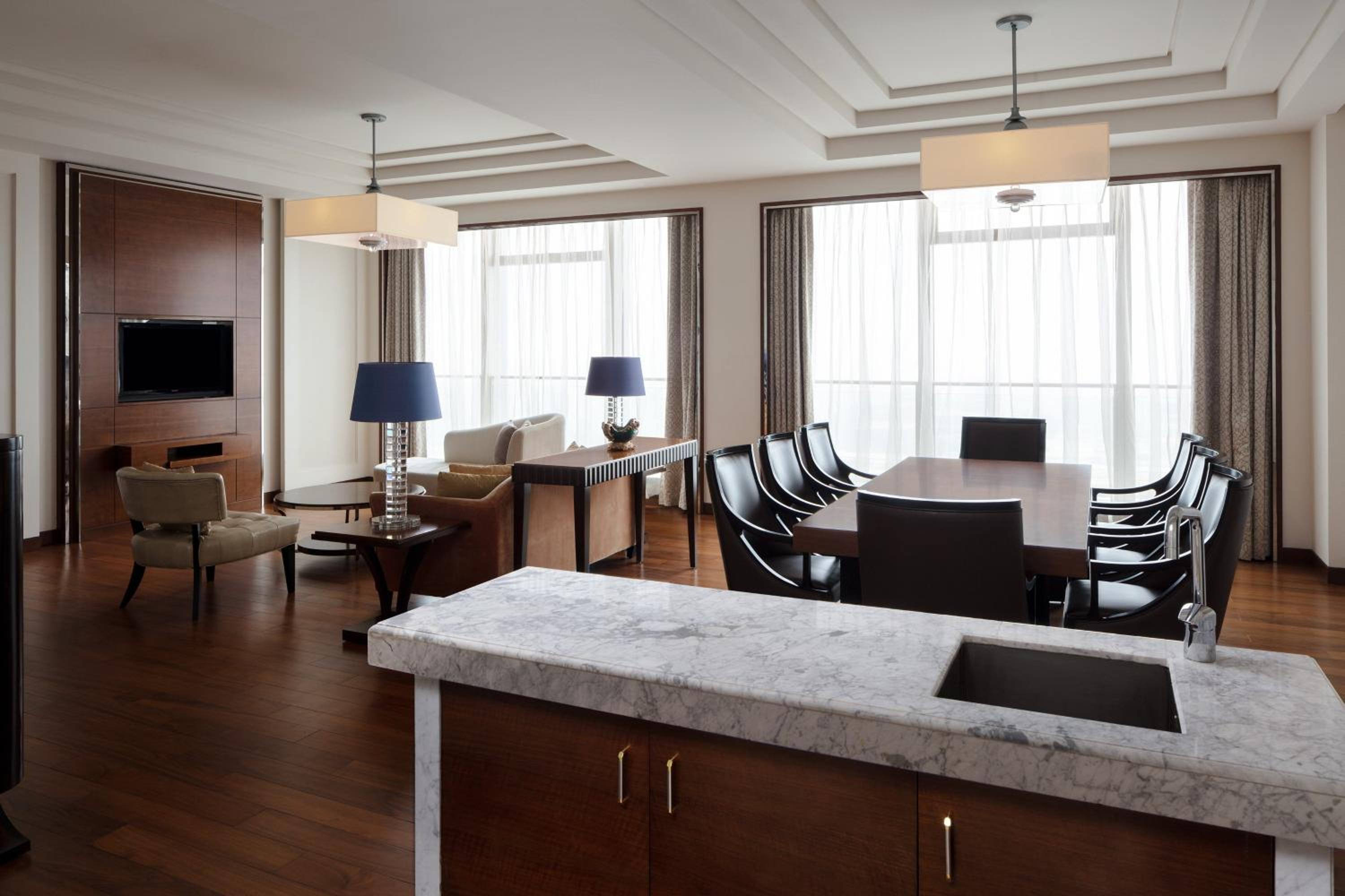 Ambassador Suite, Suite, 1 King - Photo 1