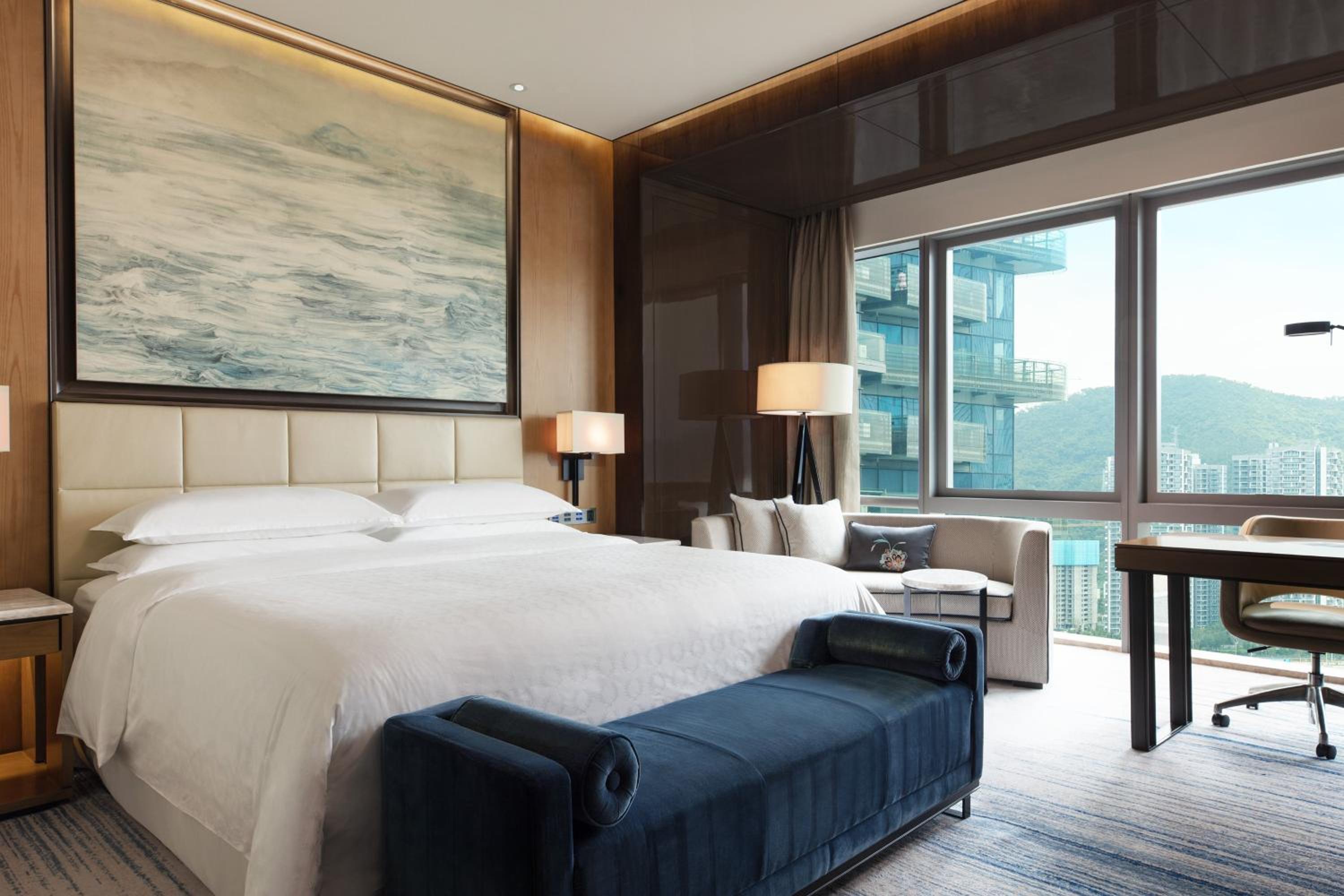 Deluxe King, Guest room, 1 King, City view photo 2