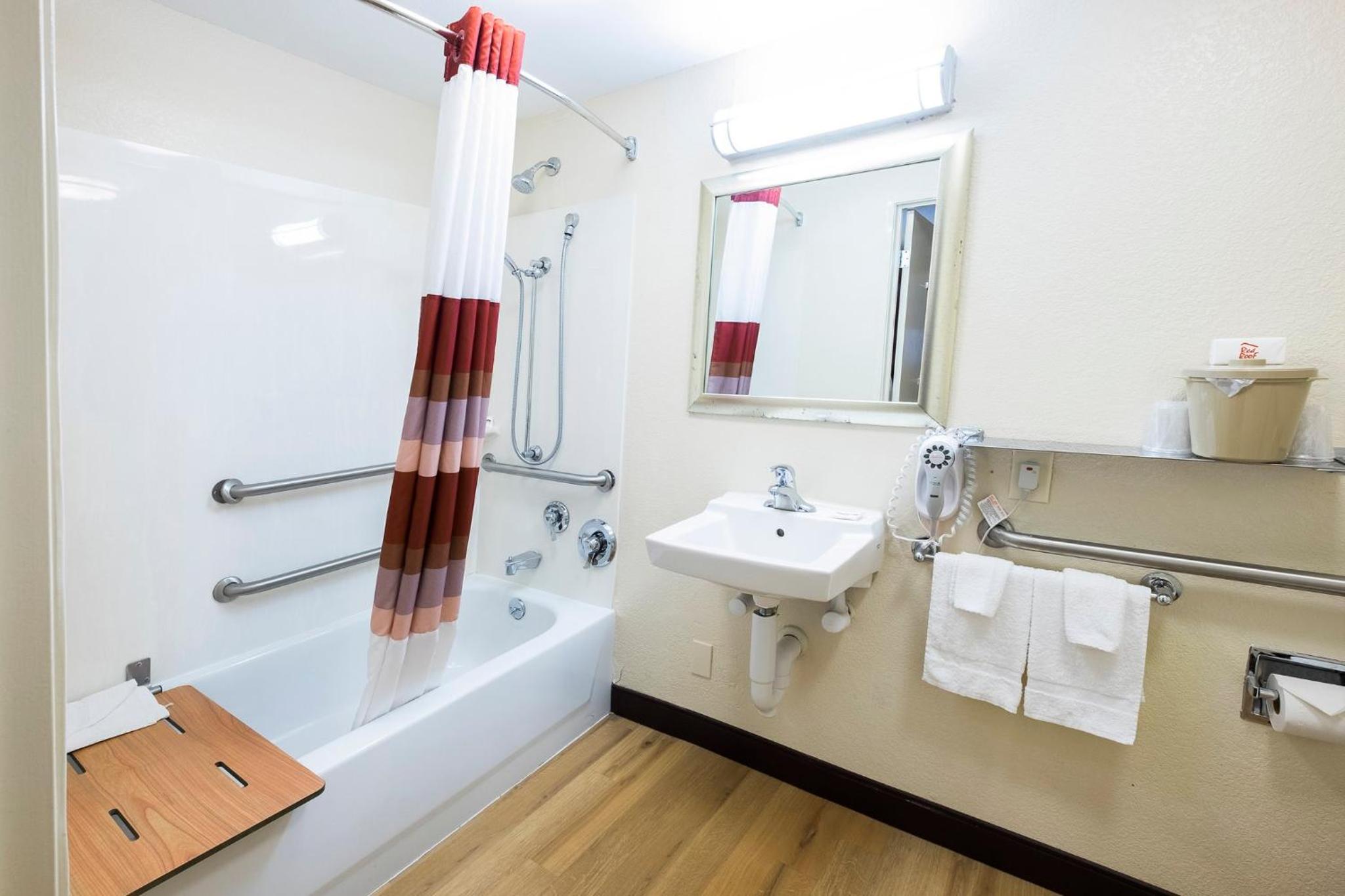 Deluxe Room with Two Double Beds Disability Access First Floor Smoke Free - Photo 3