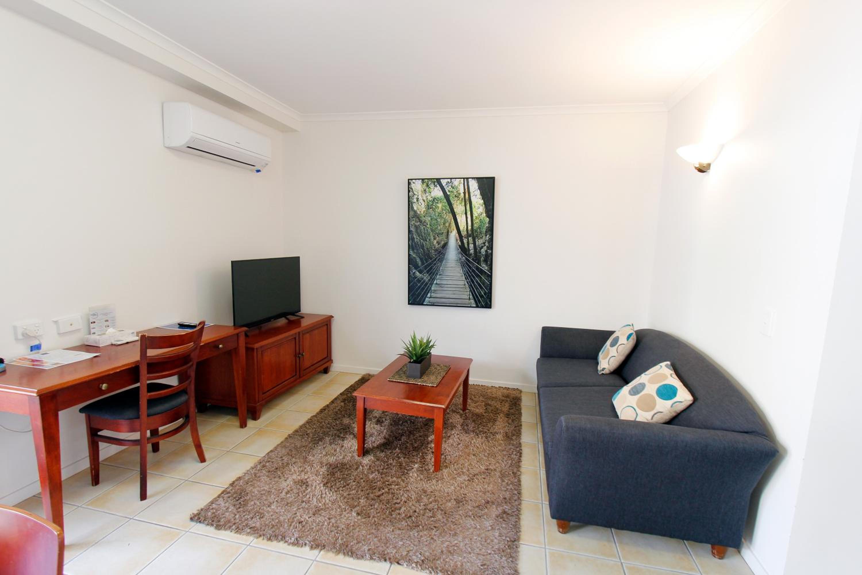 One-Bedroom Apartment - Photo 4