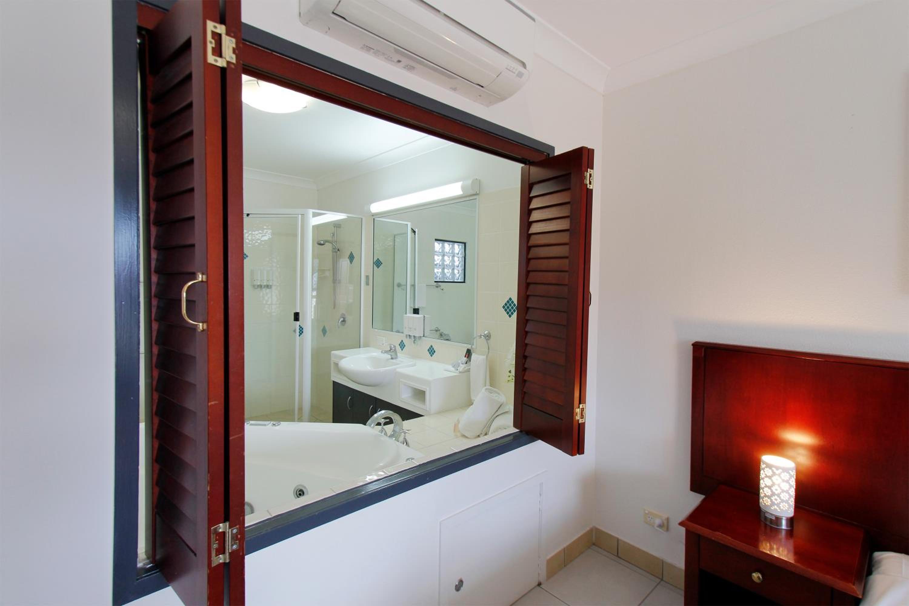 Deluxe Queen Room - Photo 5