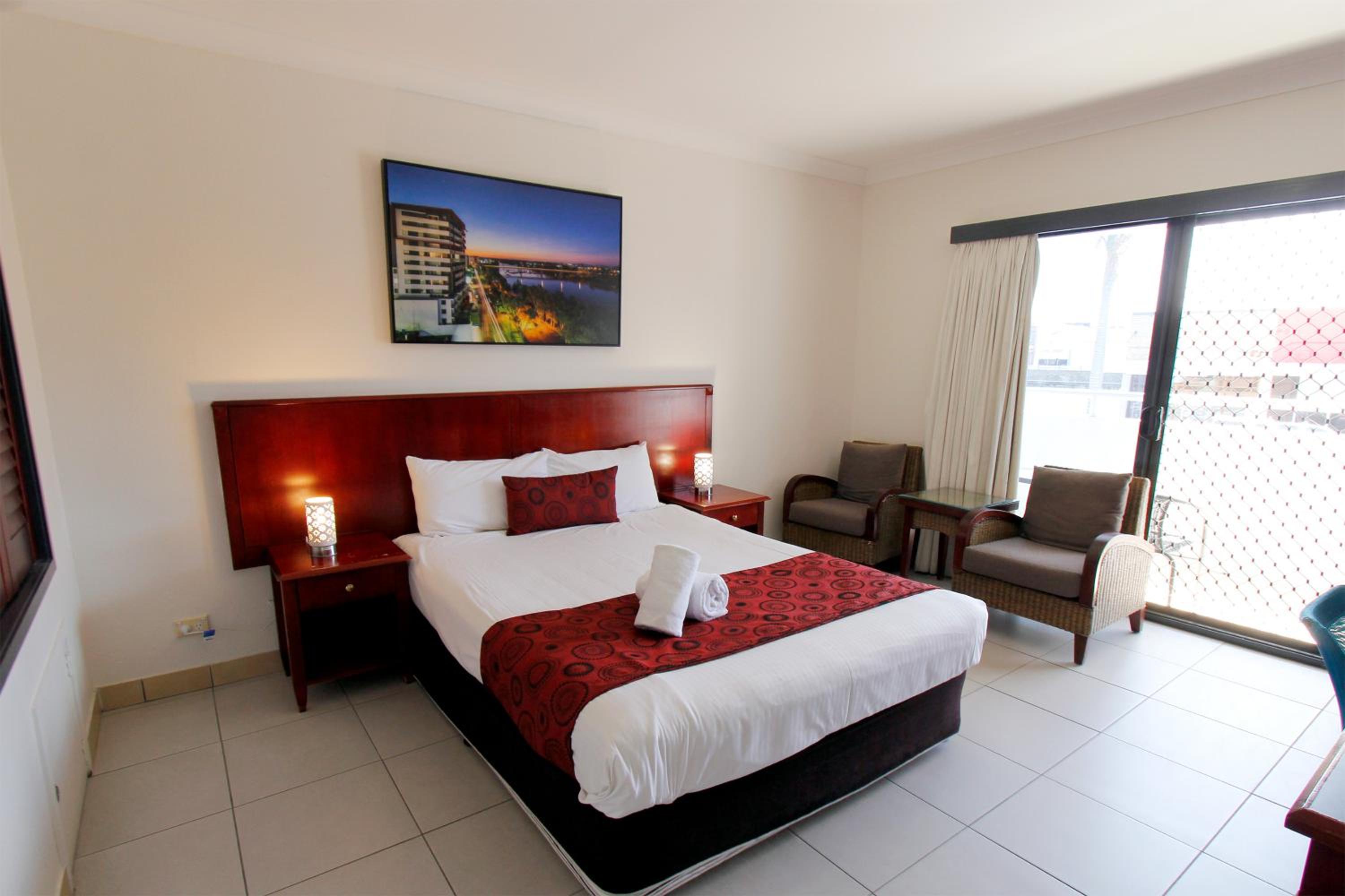 Deluxe Queen Room - Photo 8
