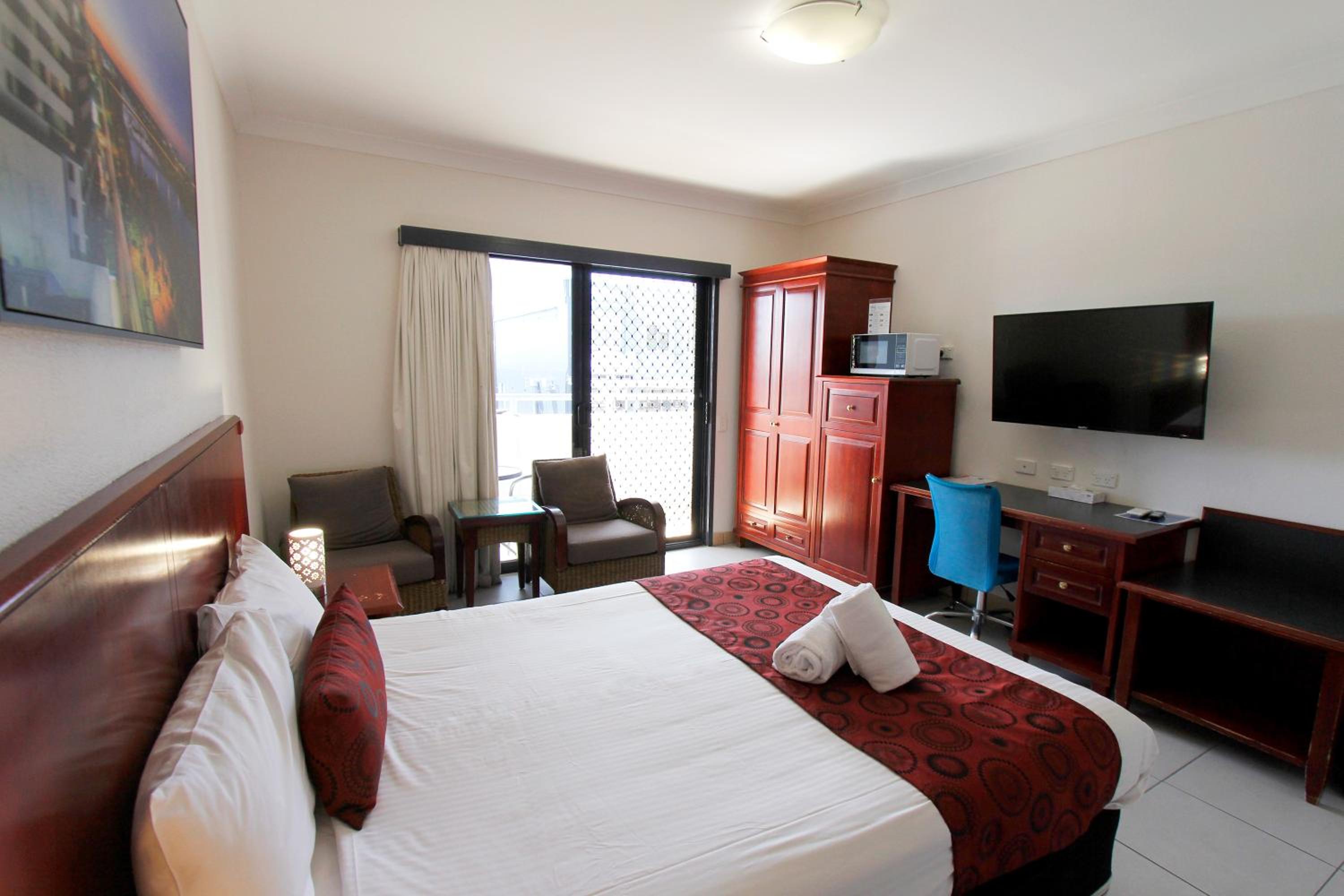 Deluxe Queen Room - Photo 7