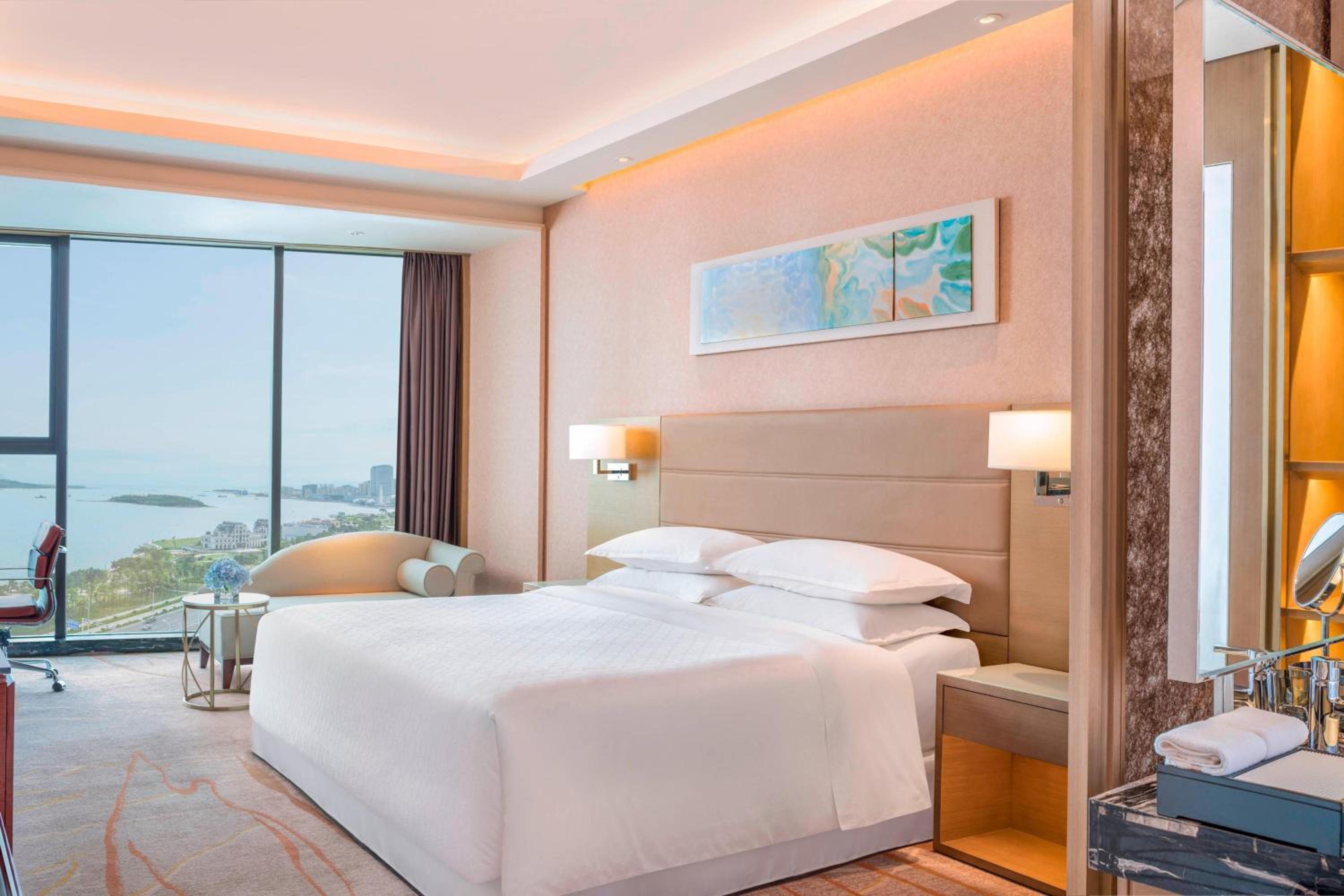 Premier Sea View Suite, Club level, 1 King, Tangdao Bay view