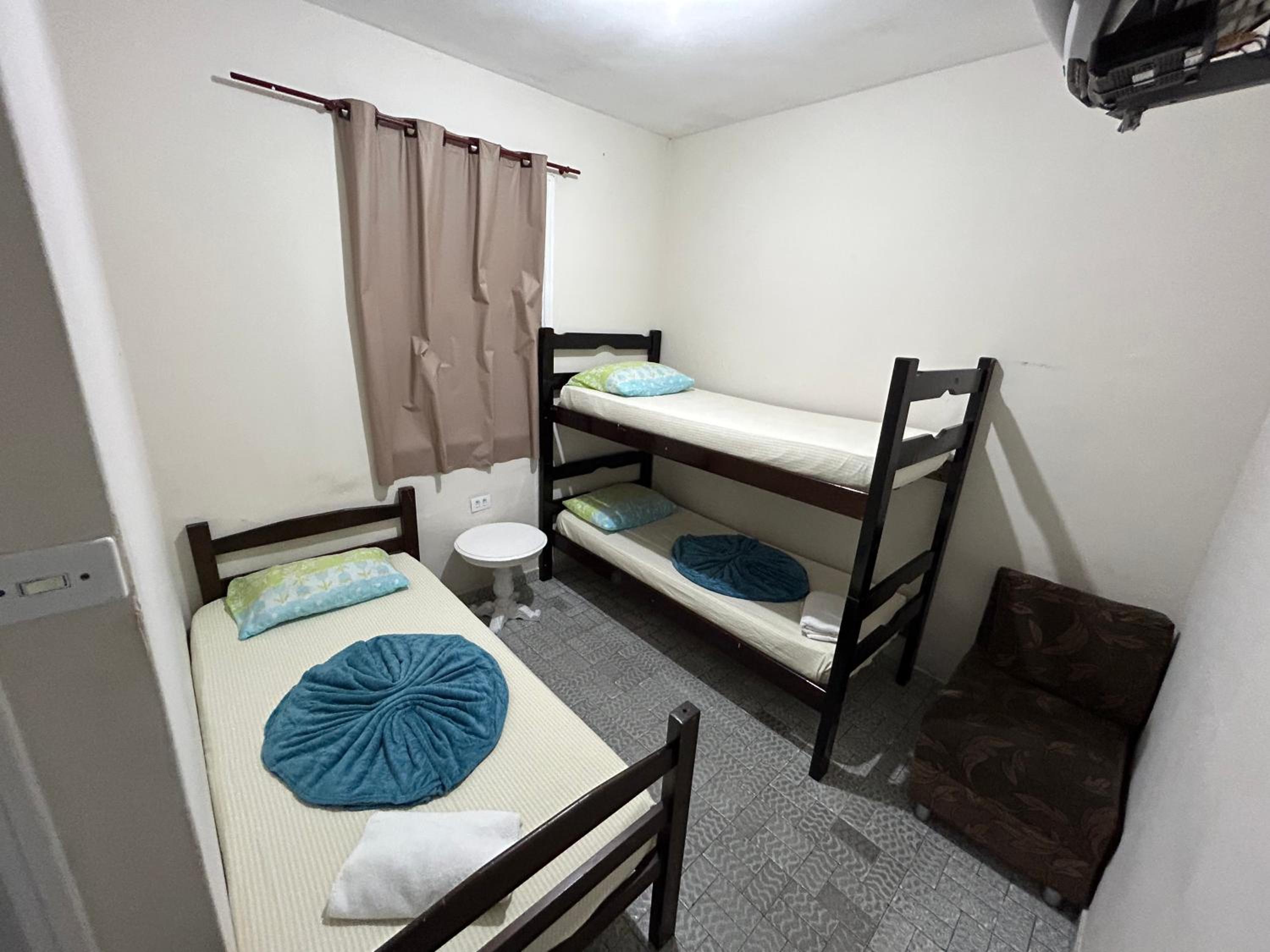 Economy Triple Room photo 1
