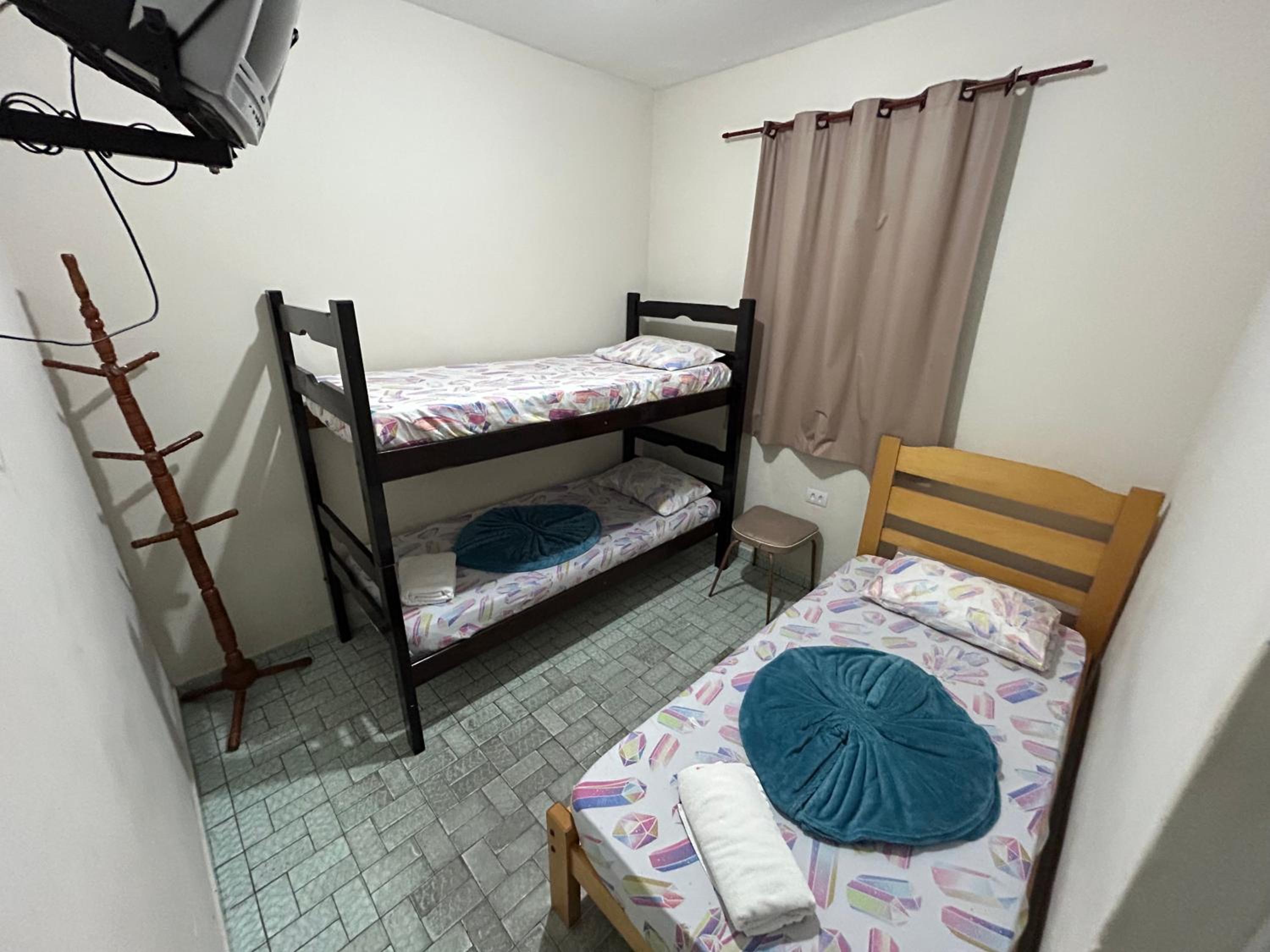 Economy Triple Room photo 2