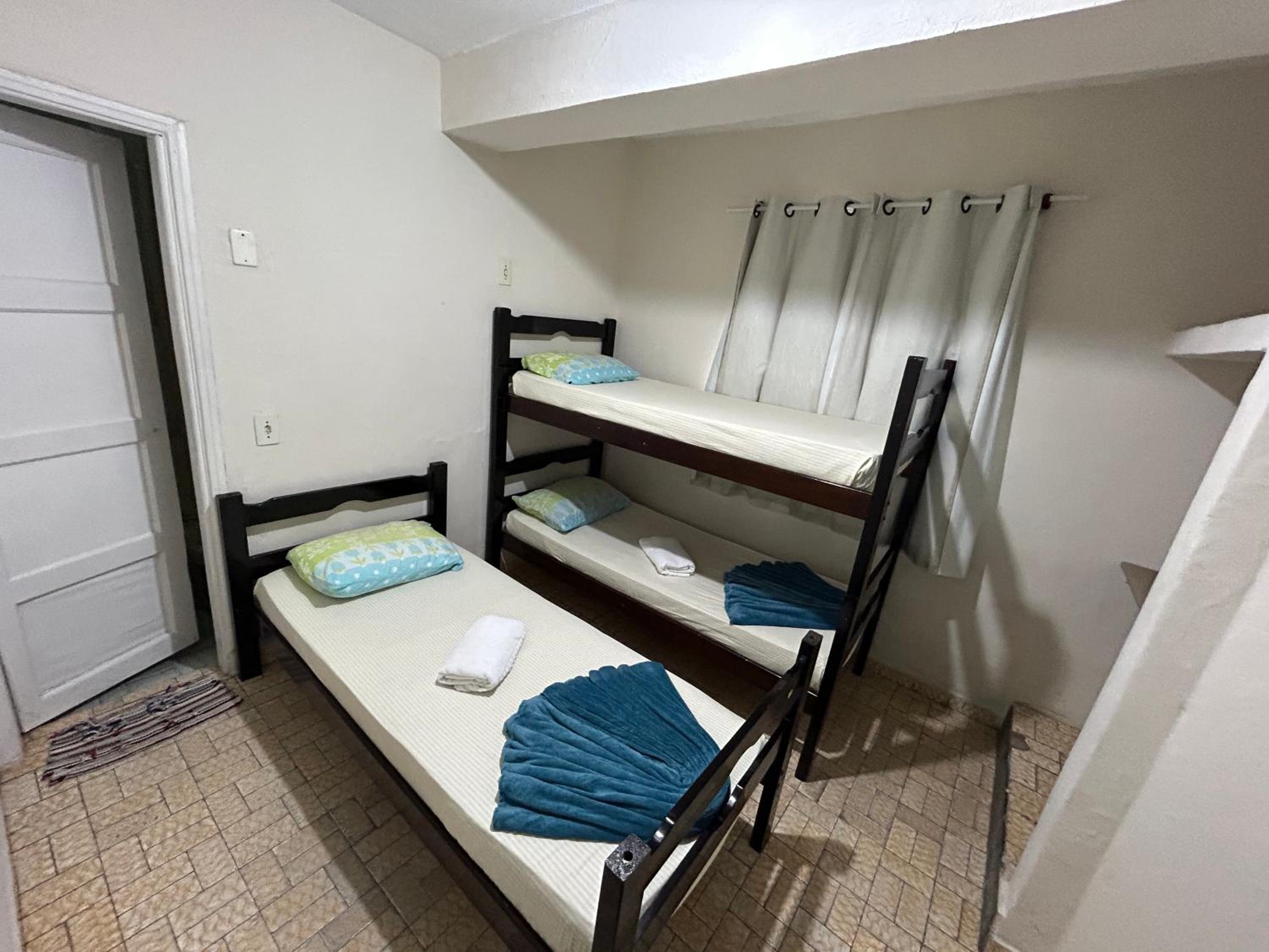 Economy Triple Room photo 3